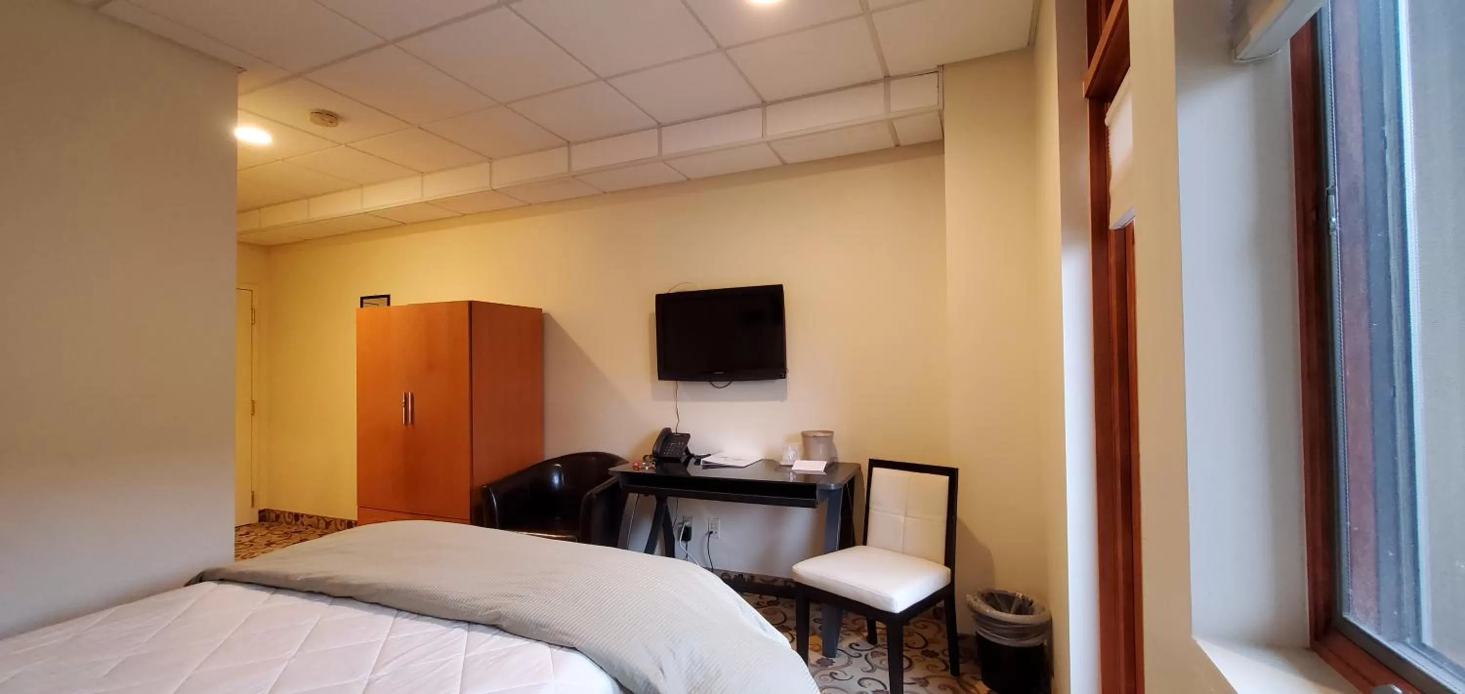 Photo of the whole room, TV/Entertainment Center in Lowell Inn