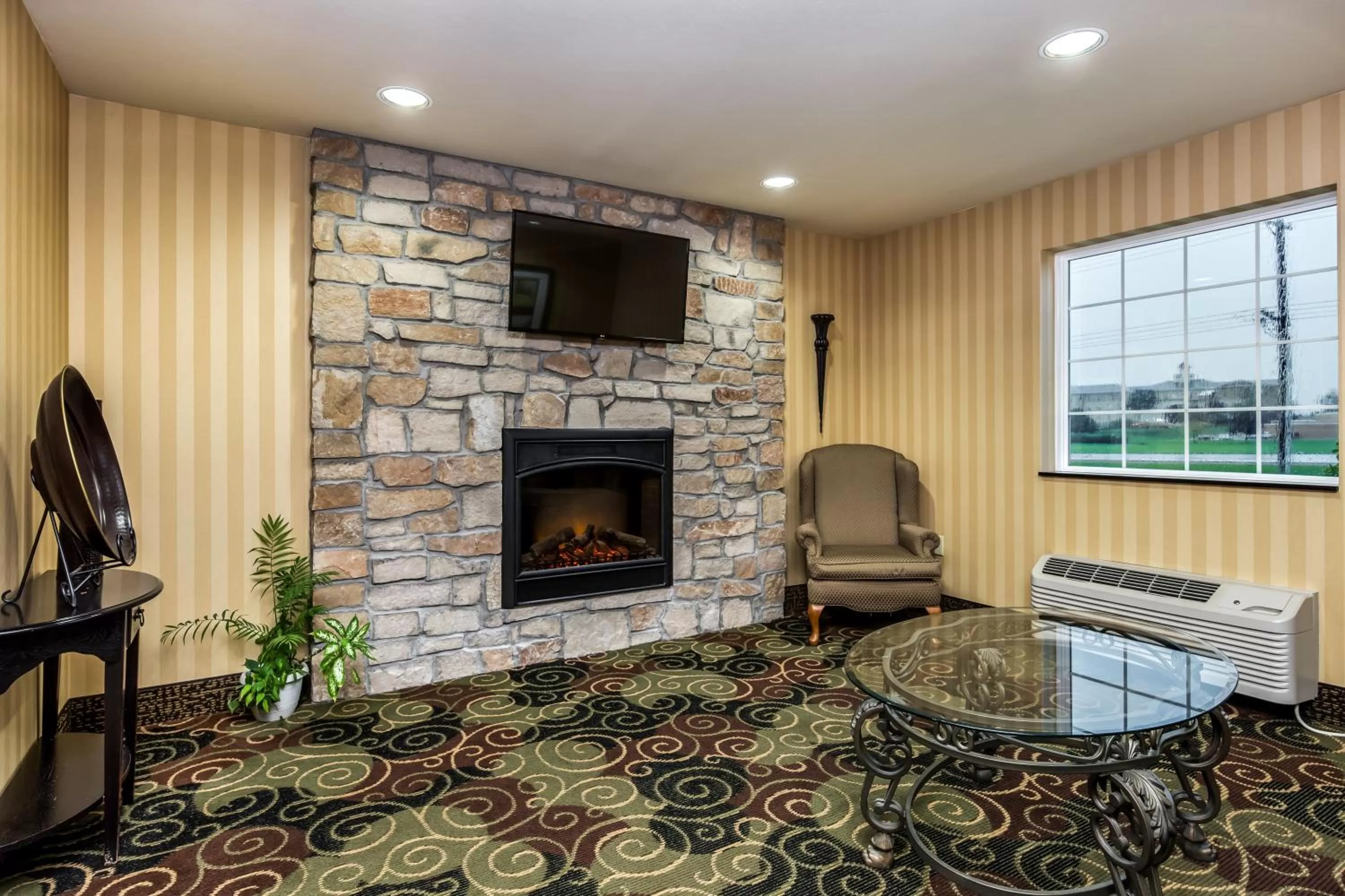 Communal lounge/ TV room in Cobblestone Inn & Suites - Vinton, IA