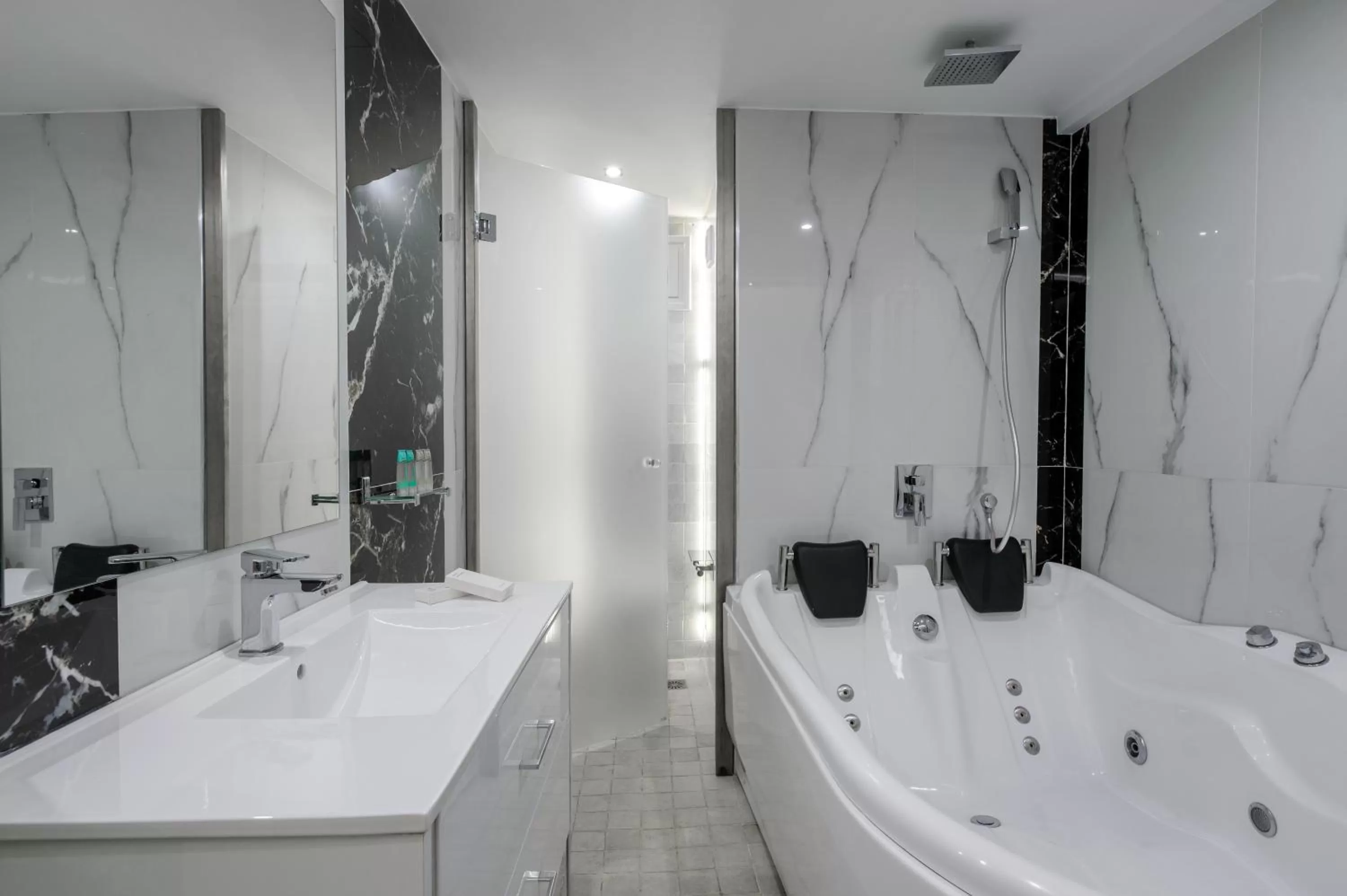 Toilet in Athens Starlight Hotel