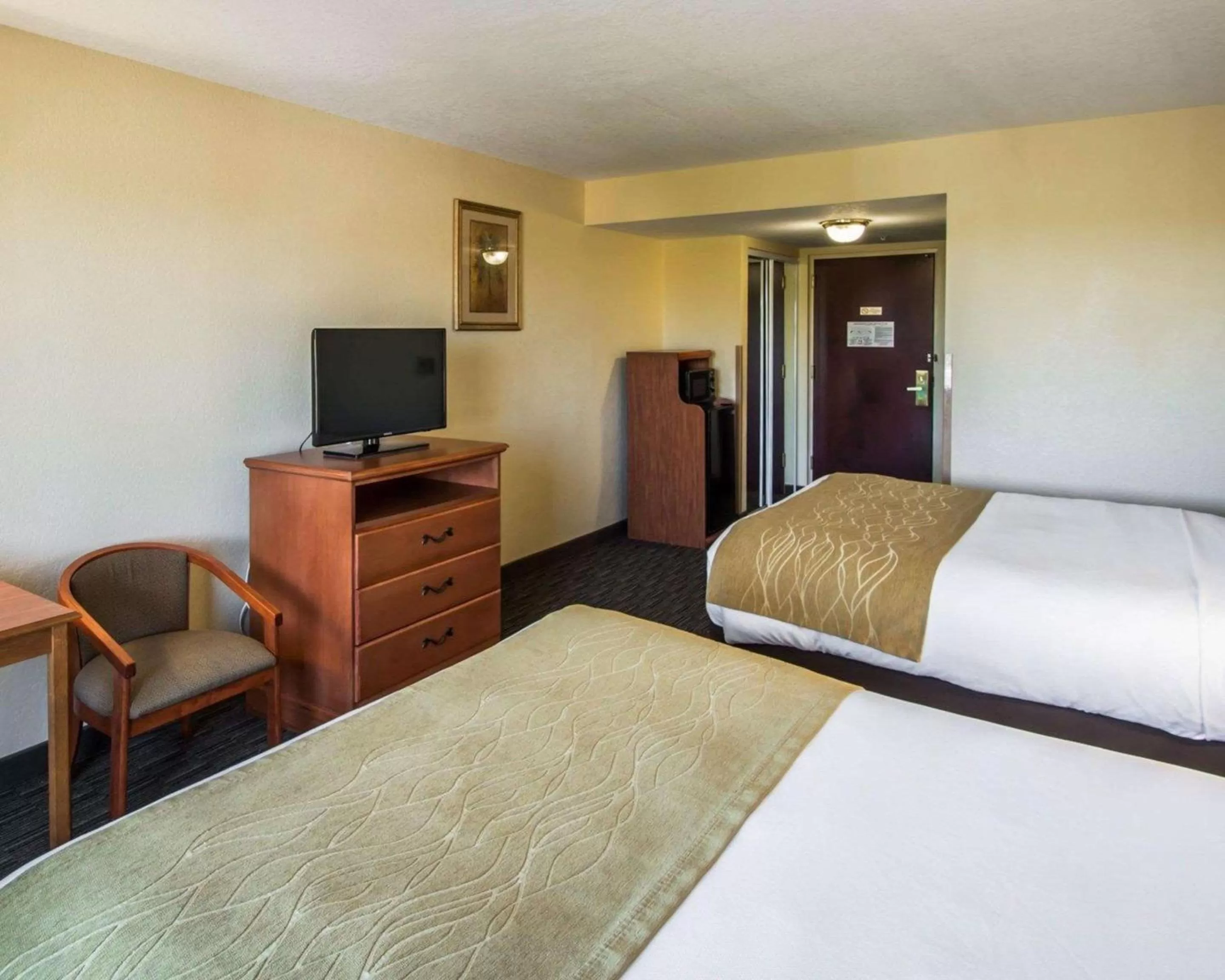 Photo of the whole room, Bed in Comfort Inn & Suites Jupiter I-95