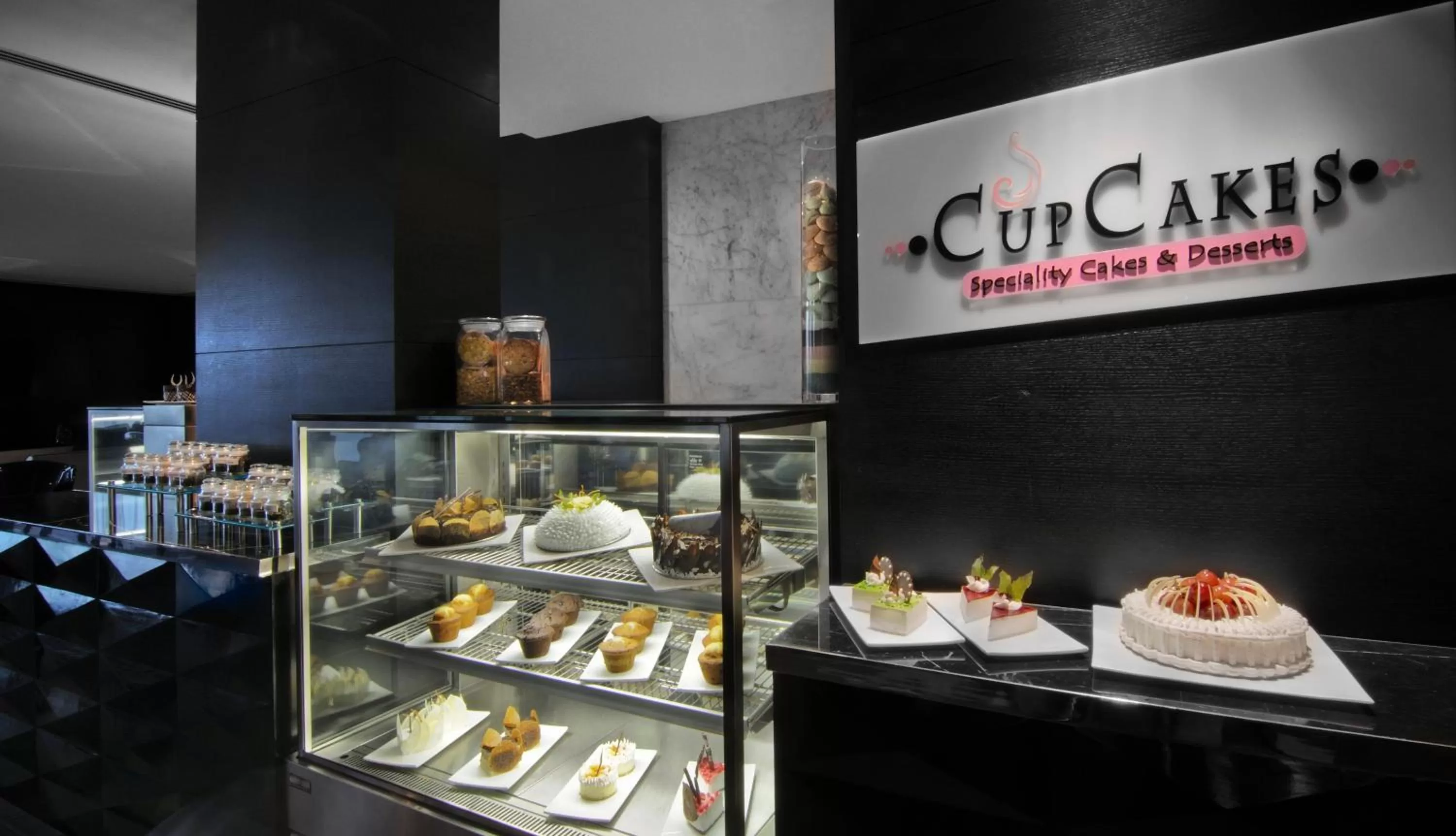 Restaurant/places to eat in Radisson Blu Hotel New Delhi Paschim Vihar