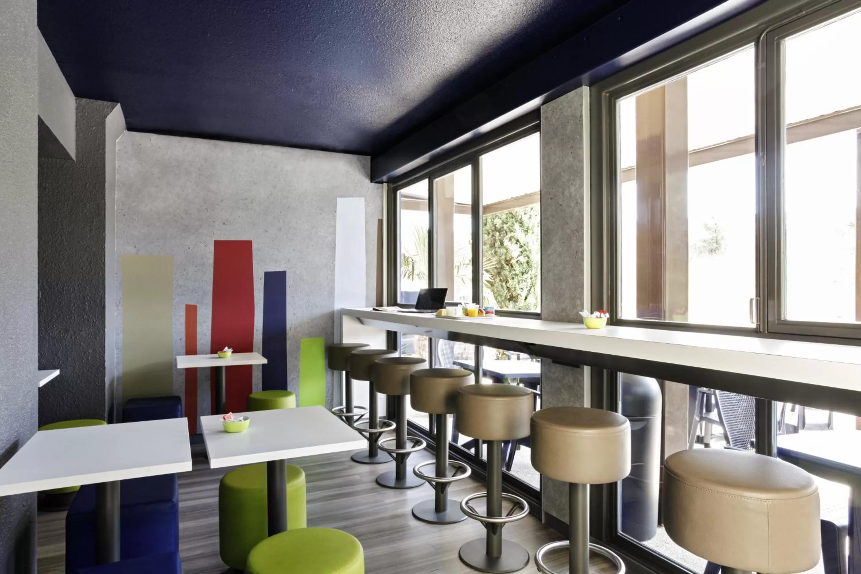 Lounge or bar in IBIS Budget Aix en Provence Est Le Canet