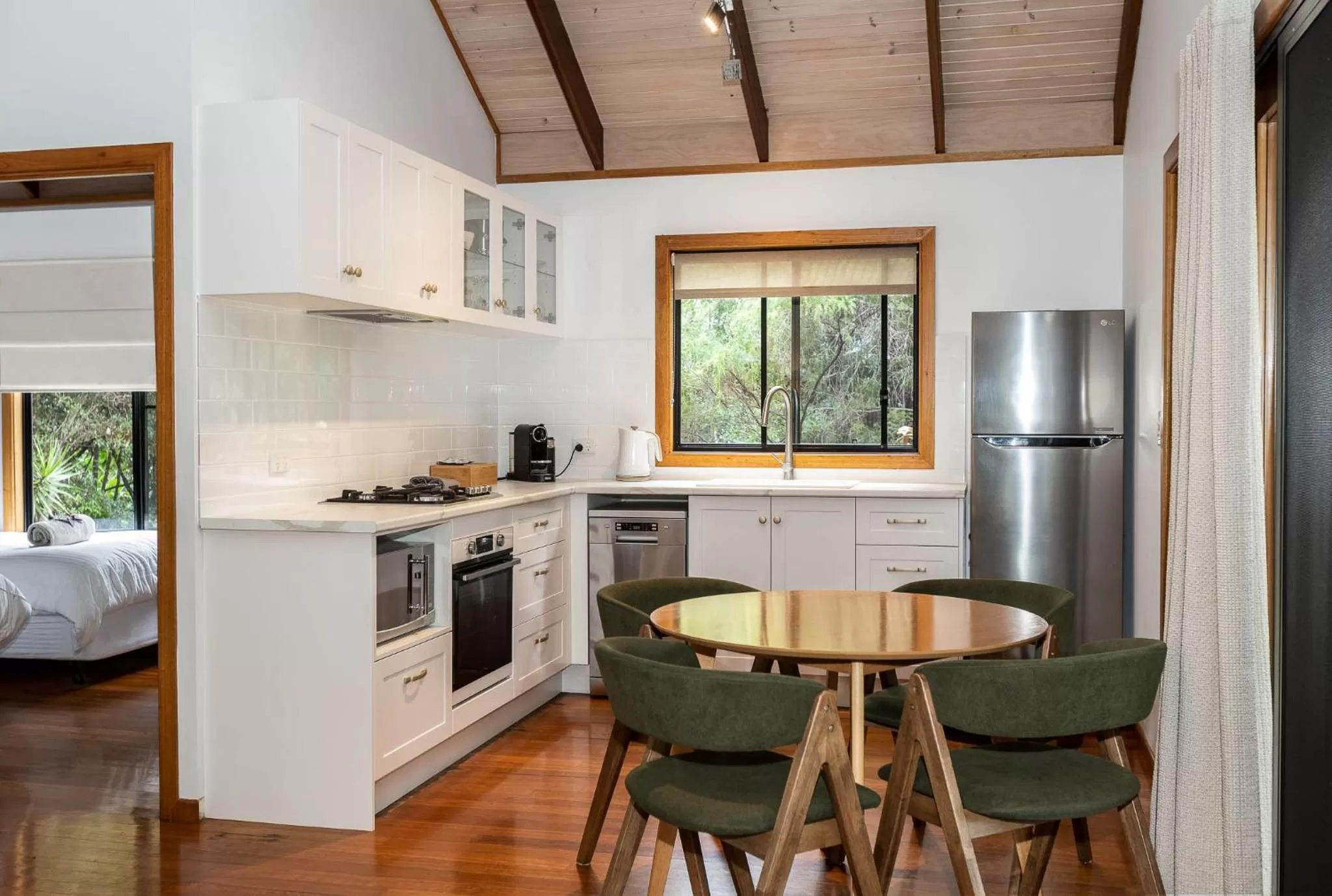Lake Weyba Cottages Noosa