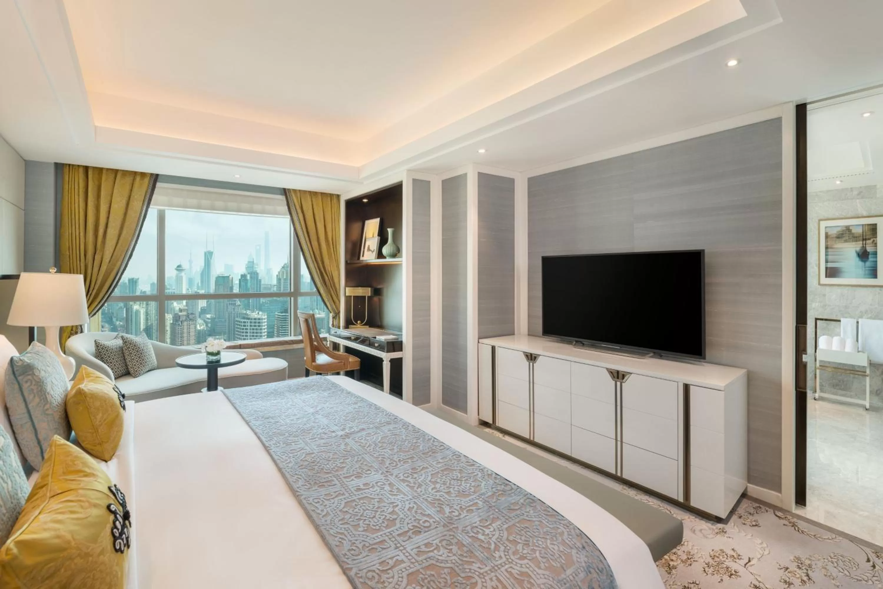 Photo of the whole room, Bed in The St Regis Shanghai Jingan