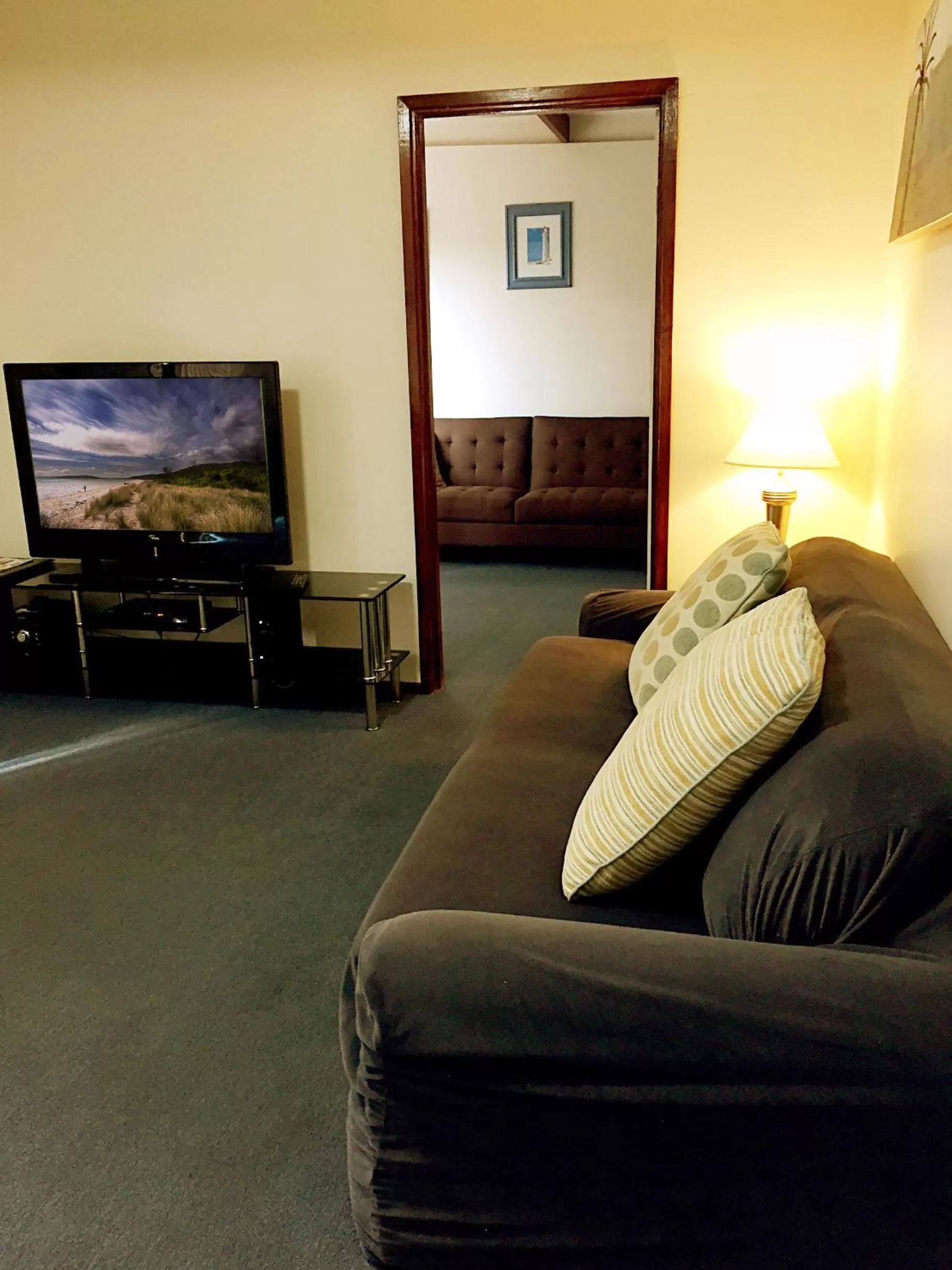 Living room in Admiral Motor Inn