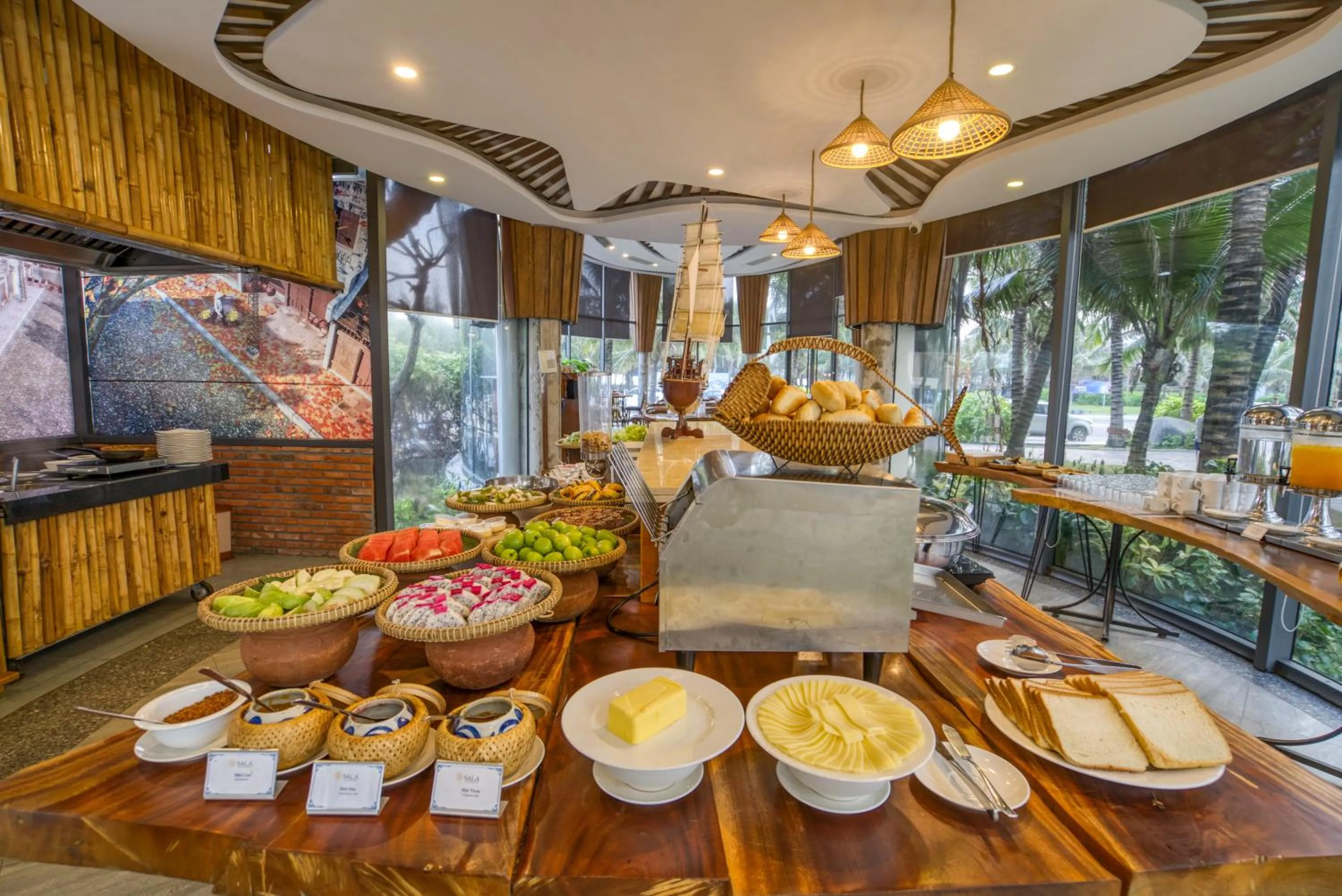 Restaurant/places to eat in Sala Tuy Hoa Beach Hotel