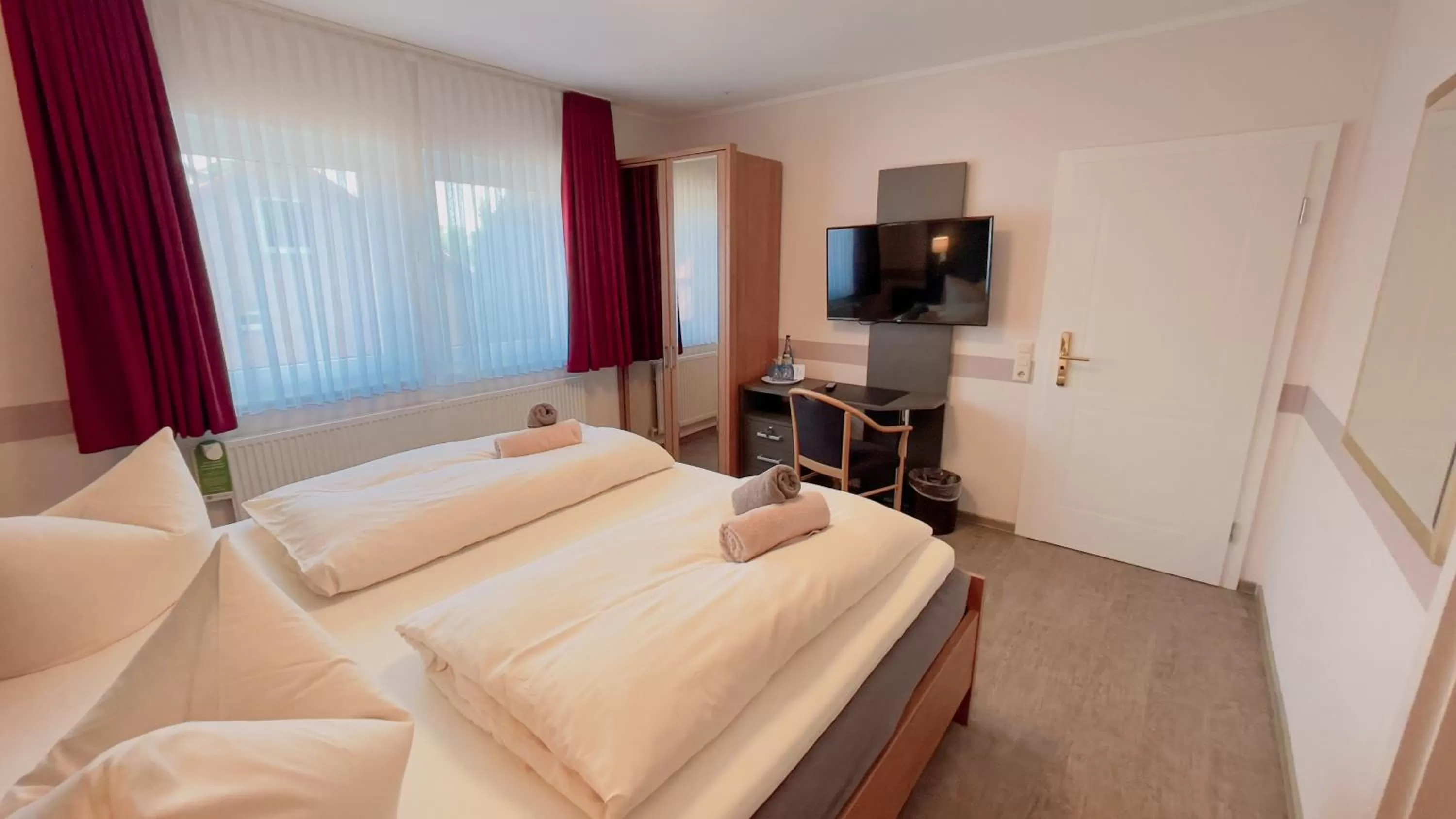 Photo of the whole room, Bed in Hotel Schnehagen