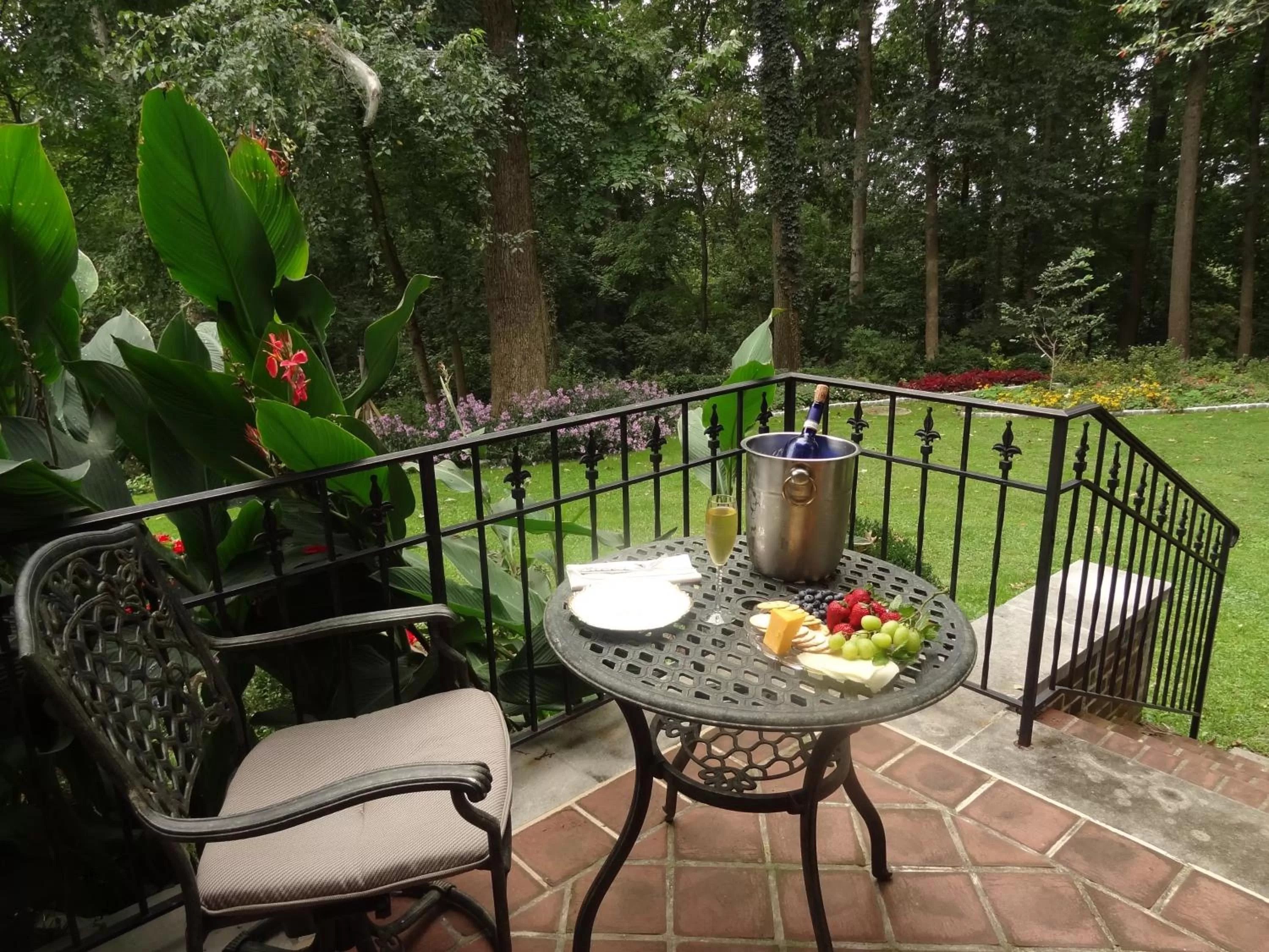 Garden view, Balcony/Terrace in Gramercy Mansion