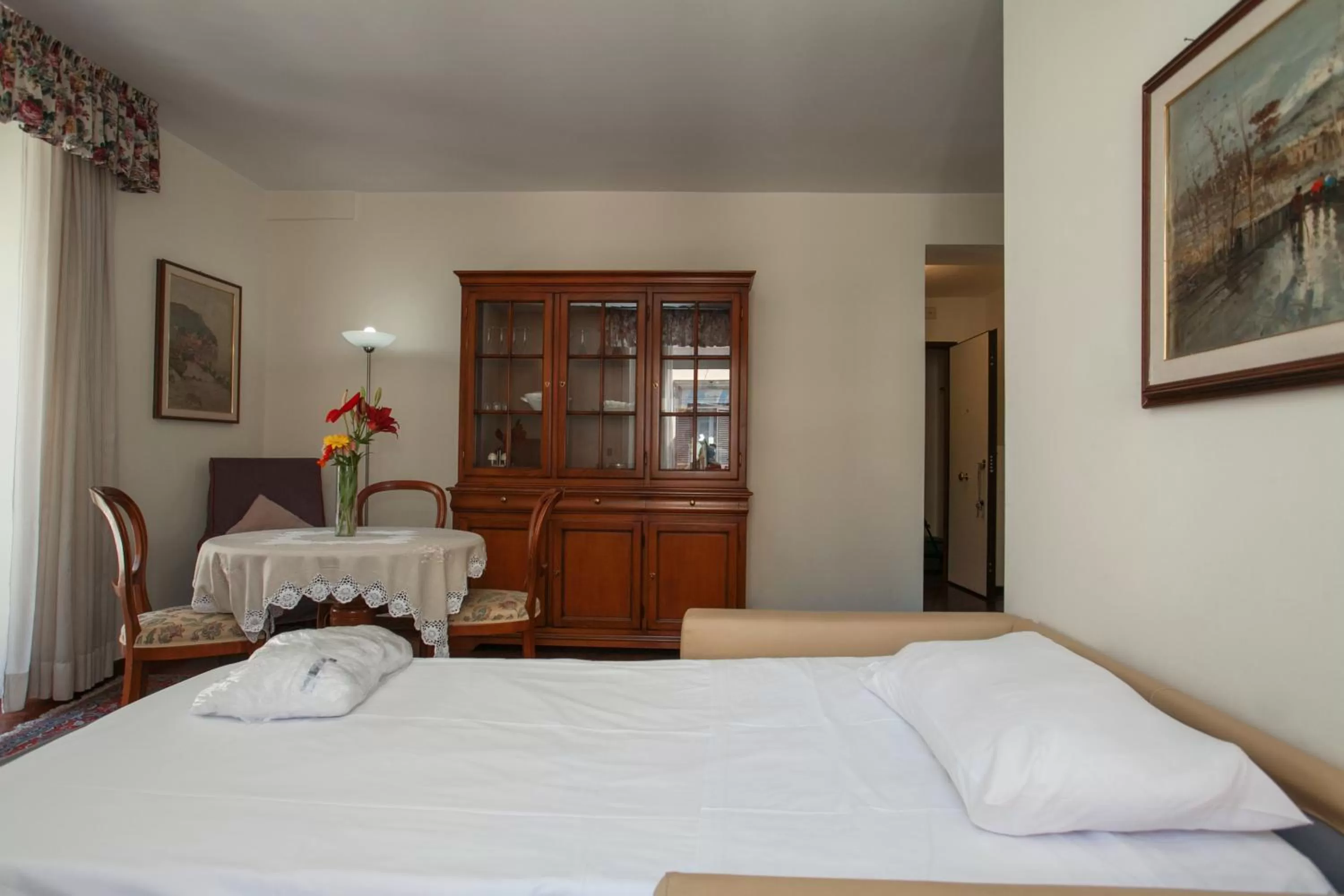 Dining area, Bed in Zodiacus Residence