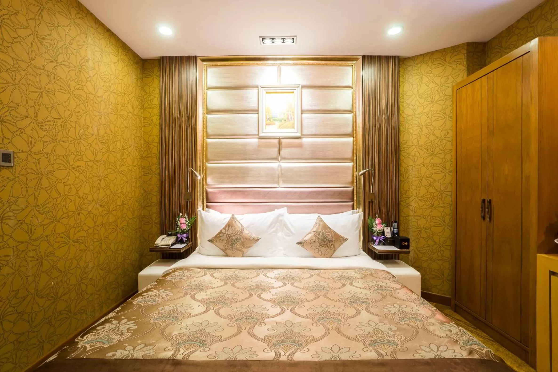 Bed in Best Western Chinatown Hotel