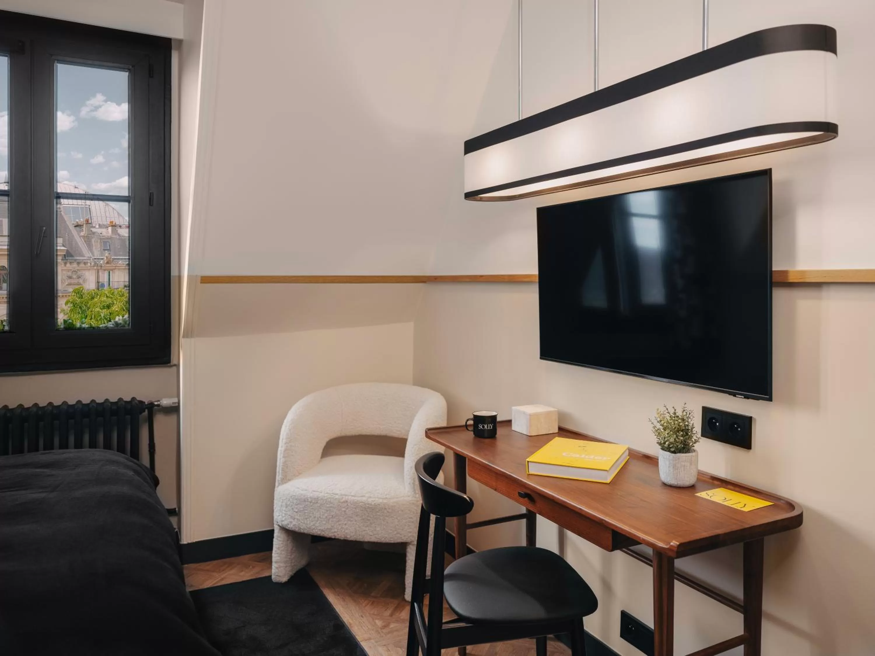 hair dresser in Solly Hôtel Paris