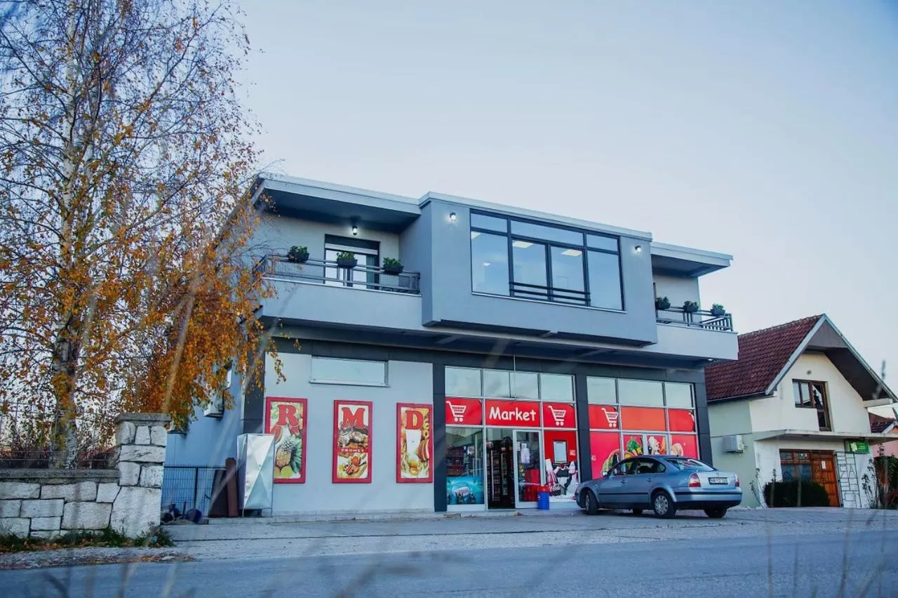 Property building in Mark's Palace