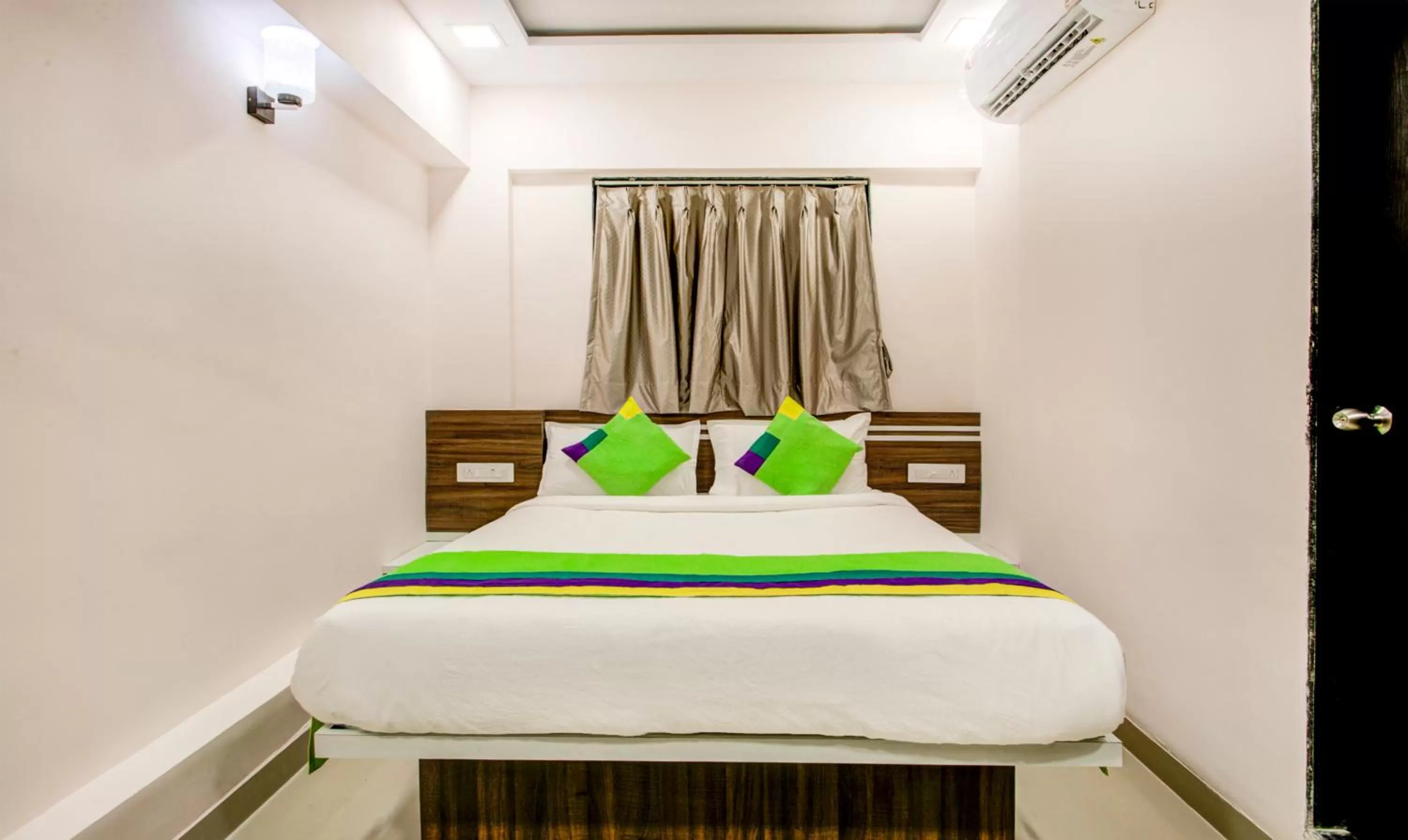 Bedroom, Bed in Treebo Kings Inn Vashi