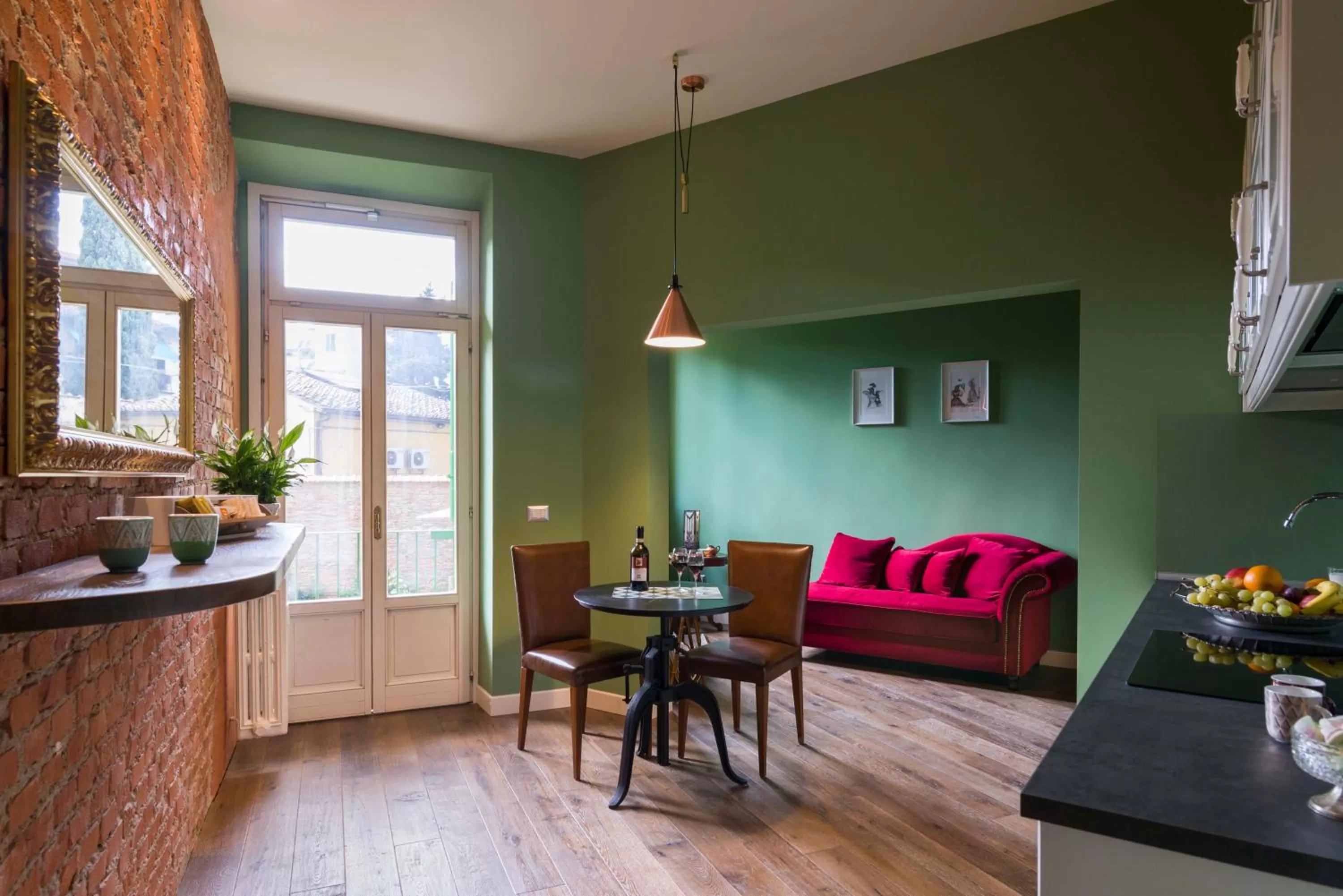 Communal lounge/ TV room in Frími Boutique Rooms b&b