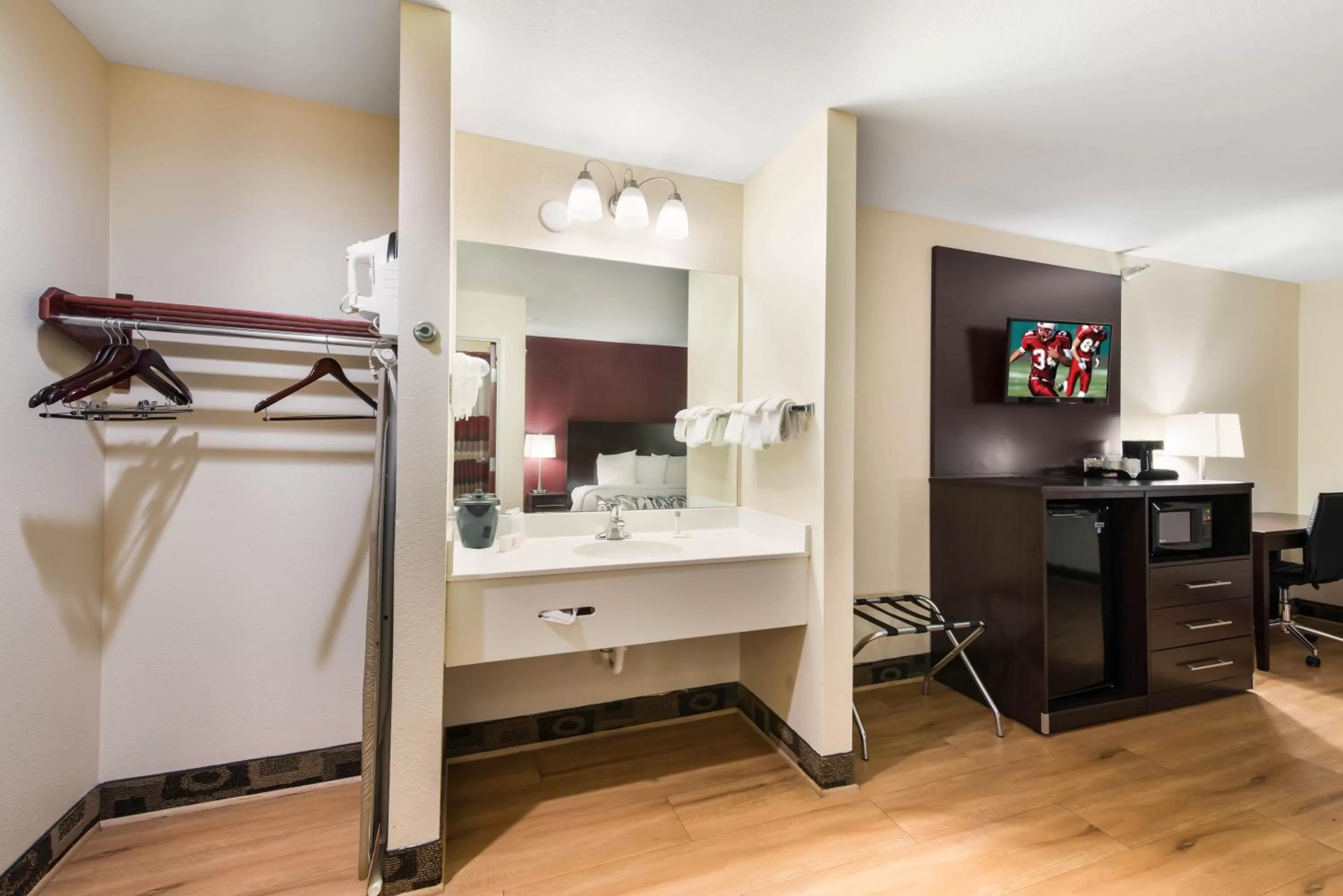 Photo of the whole room in Red Roof Inn & Suites Monee