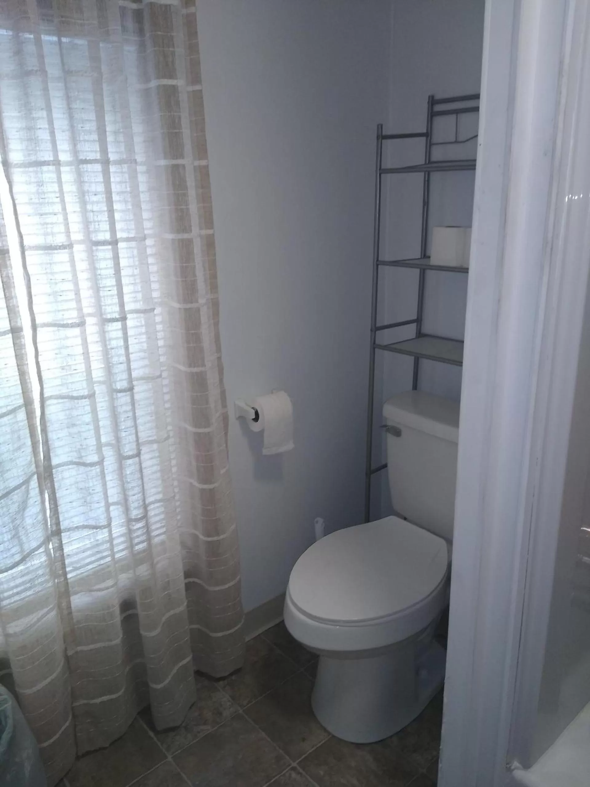 Bathroom in Rest Stop 6 Inn