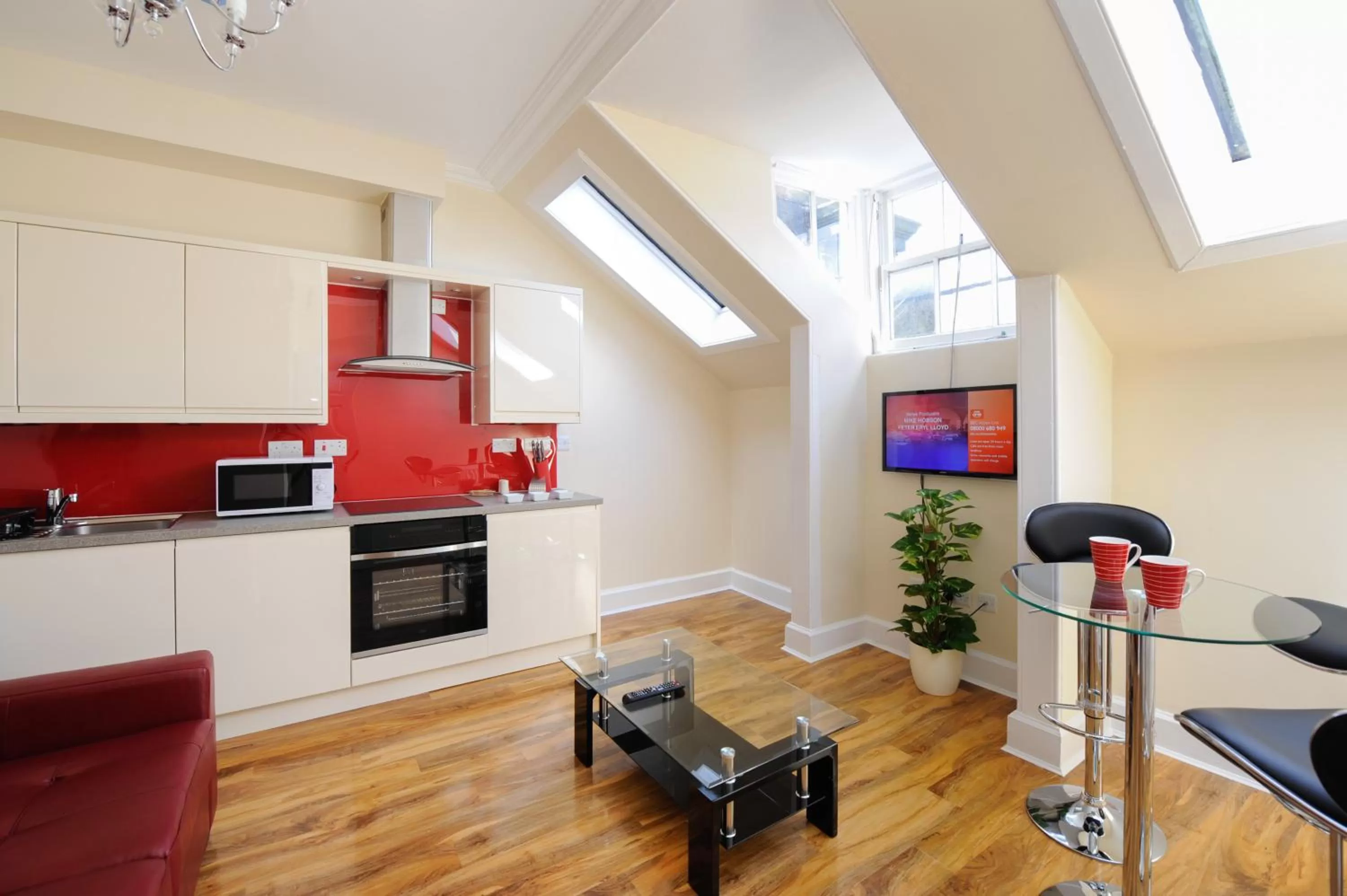 Kitchen or kitchenette in Edinburgh City Suites