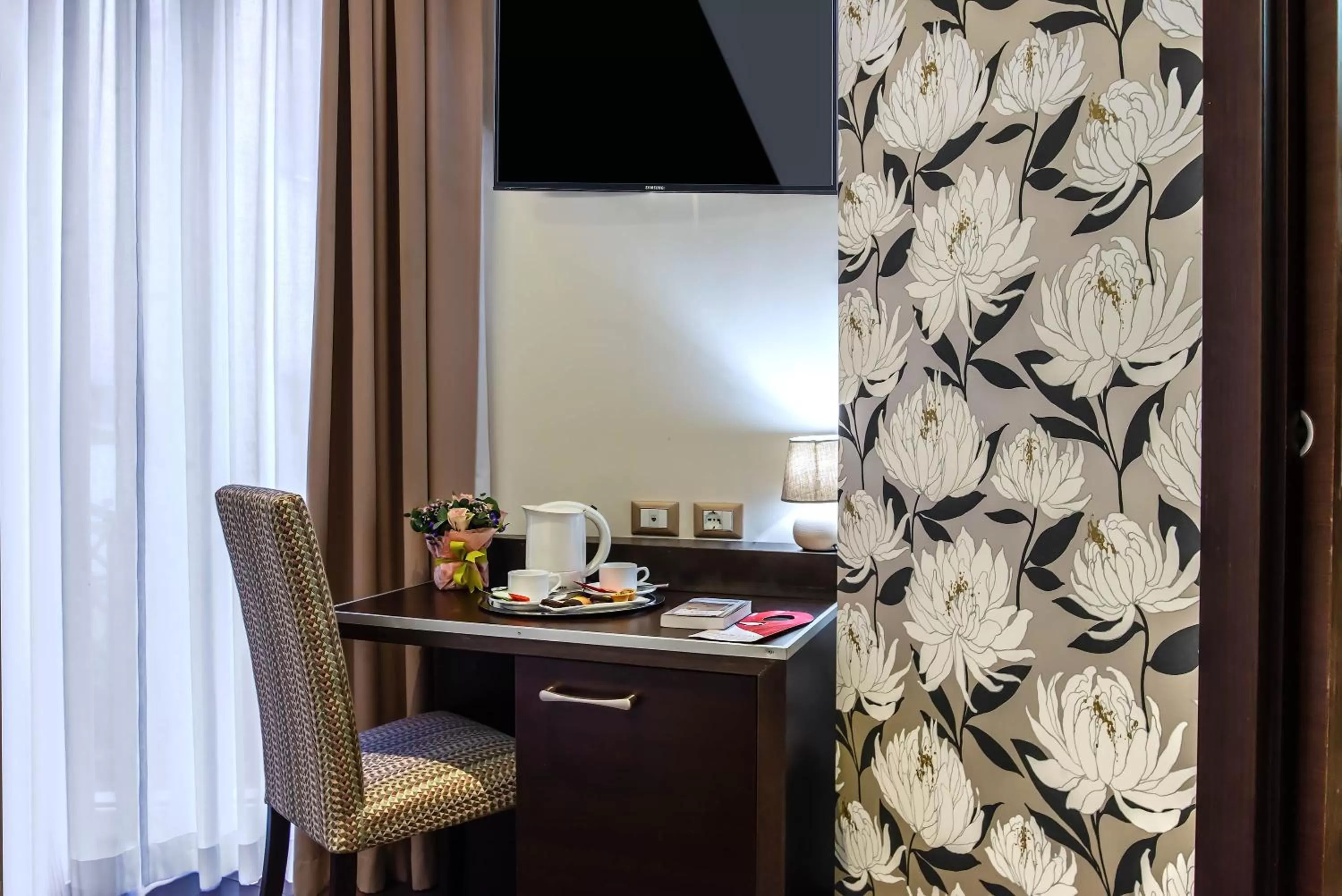 TV and multimedia in Catone District Hotel