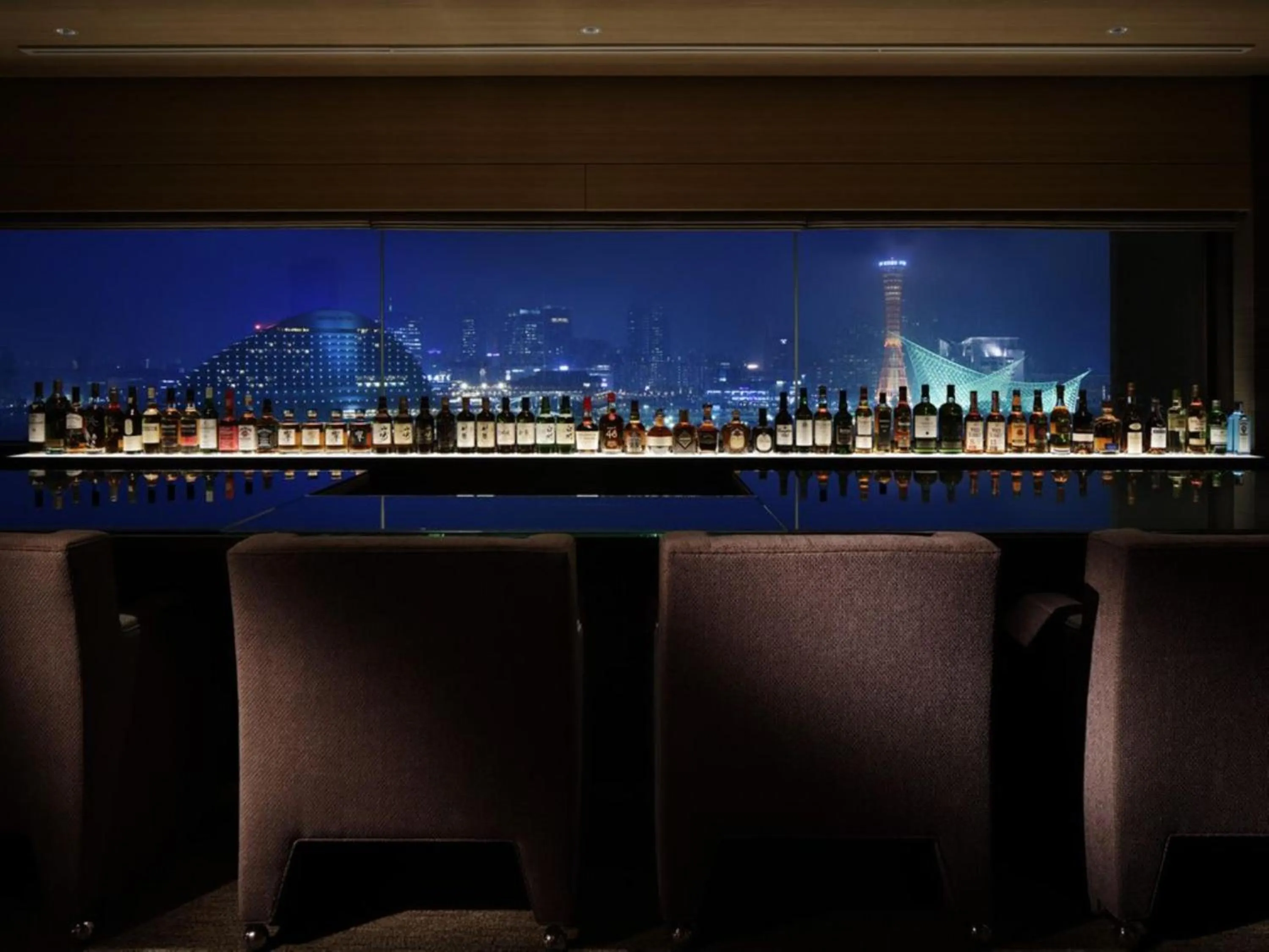 Lounge or bar in Kobe Minato Onsen Ren