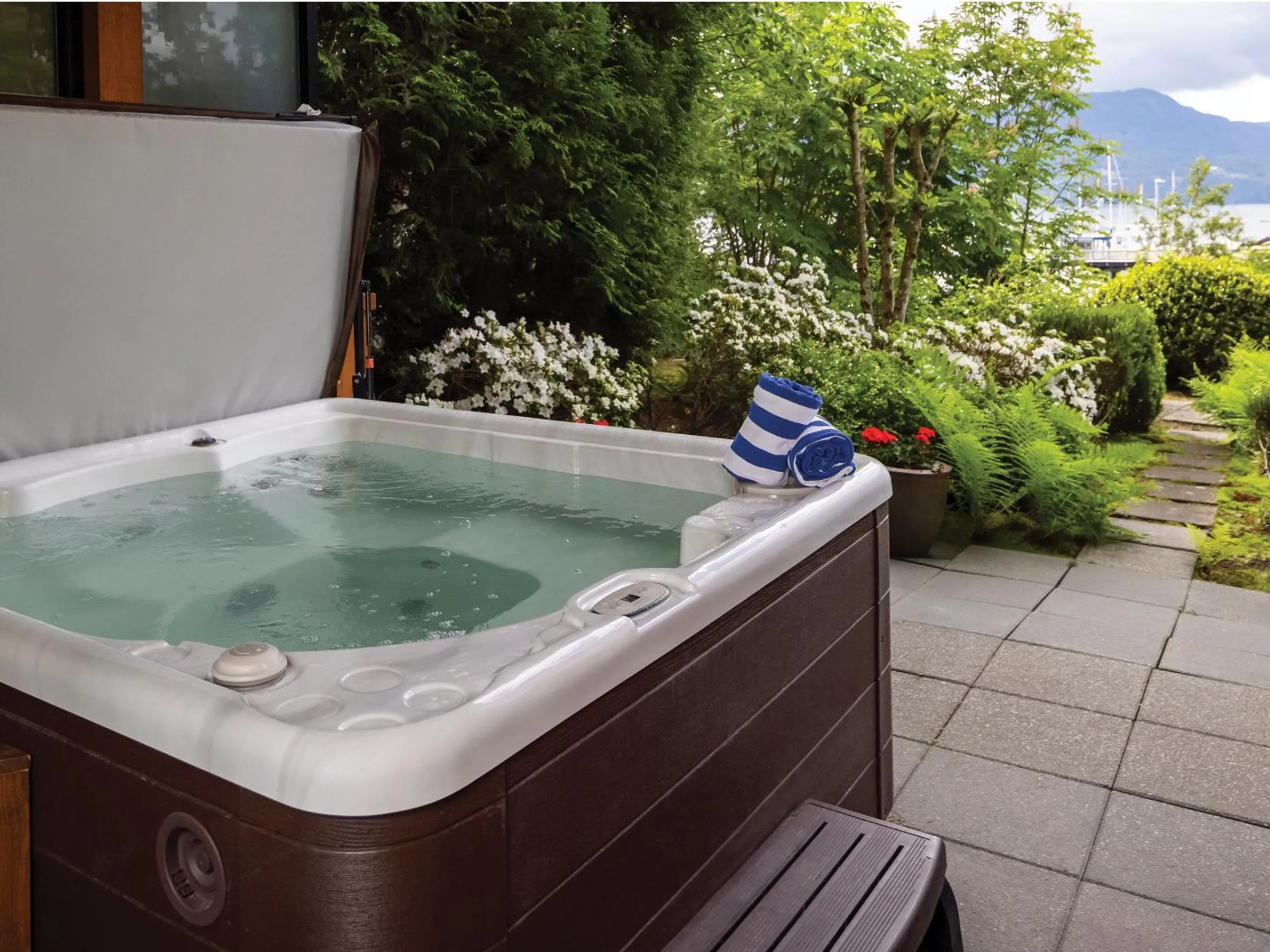 Hot Tub in Brentwood Bay Resort & Spa