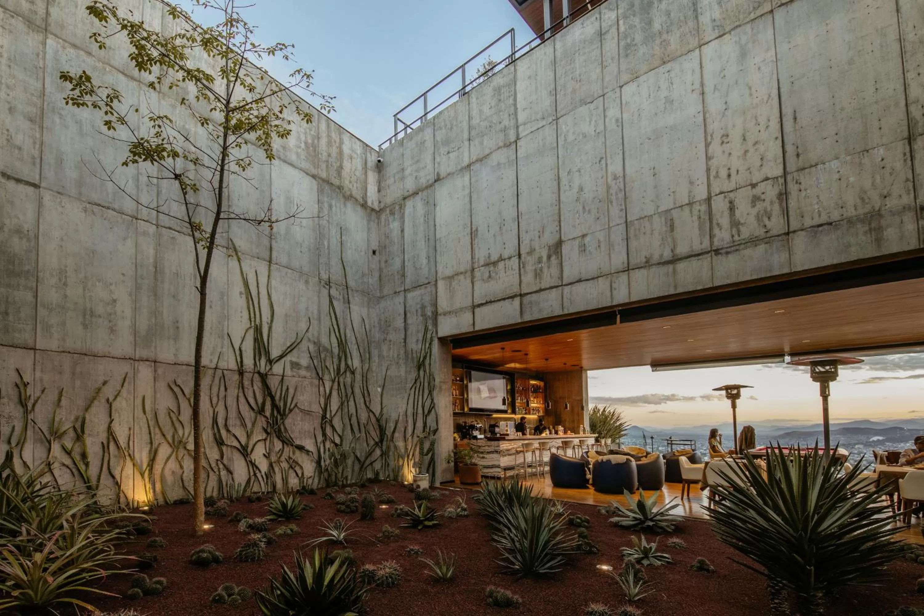 Restaurant/places to eat in Flavia Hotel