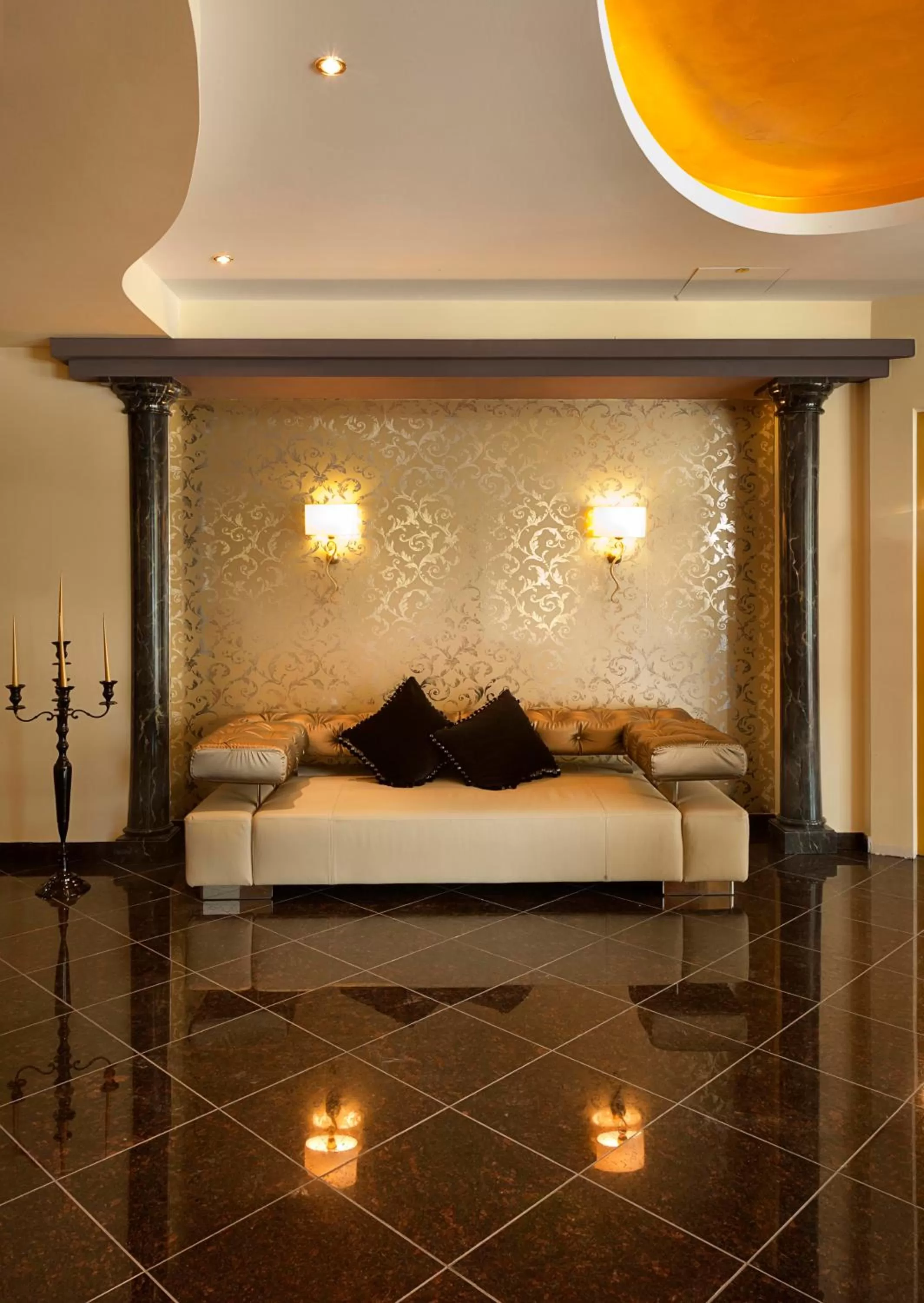 Lobby or reception, Bed in Hotel Schlosskrone