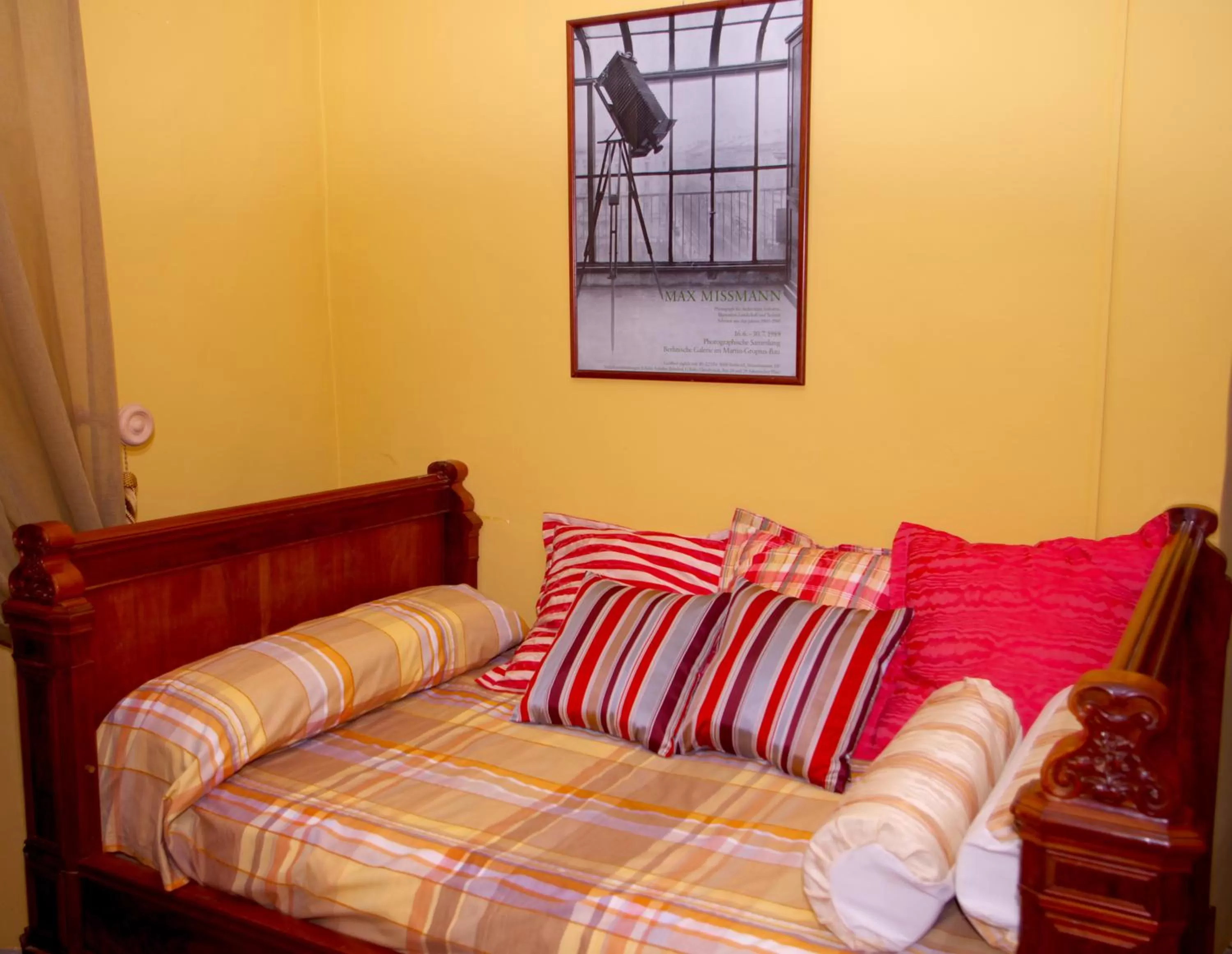 Decorative detail, Bed in Olmitos 3 Hotel boutique, Casa-Palacio
