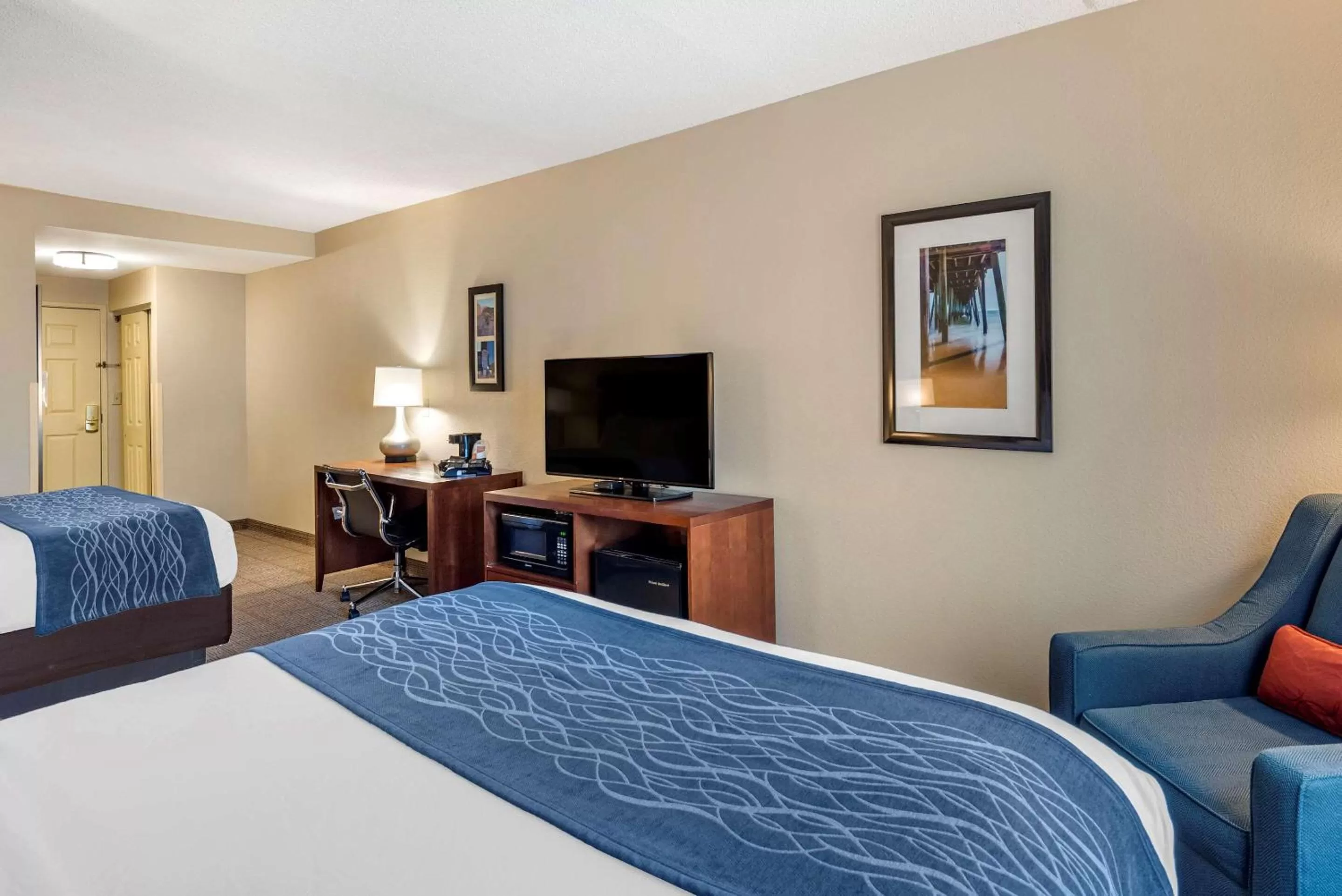 Photo of the whole room, Bed in Comfort Inn & Suites Virginia Beach - Norfolk Airport