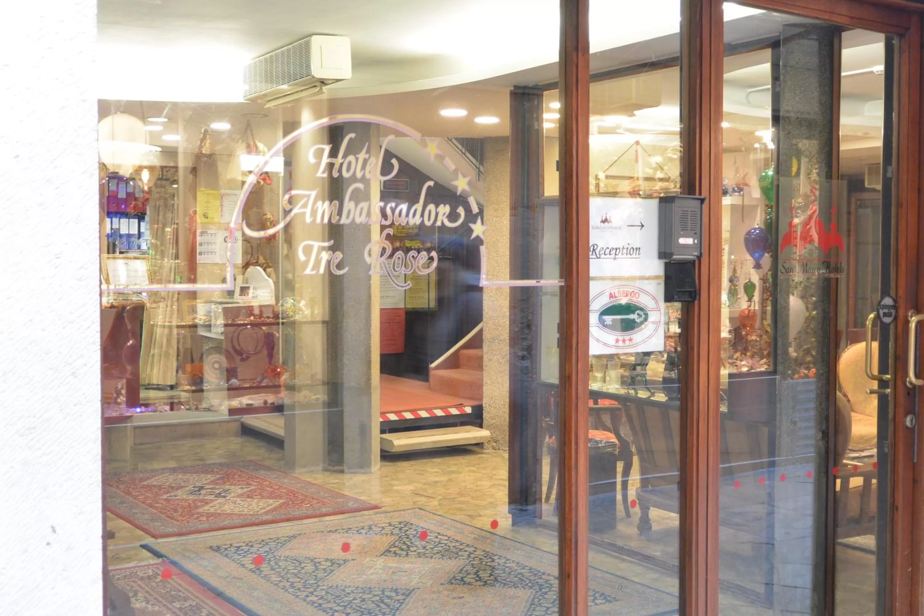 Facade/entrance in Ambassador Tre Rose