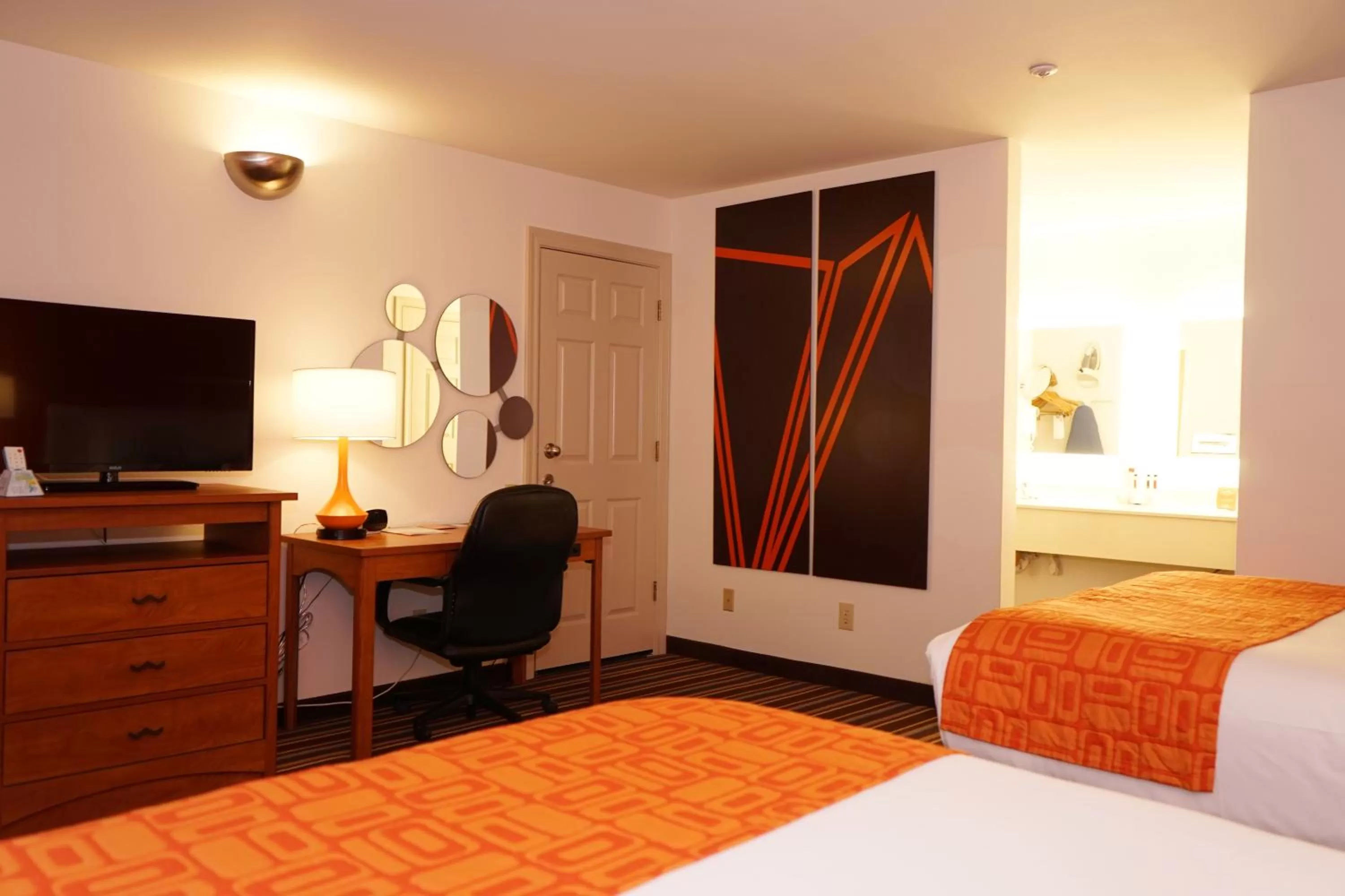 Bed in Howard Johnson by Wyndham Salinas