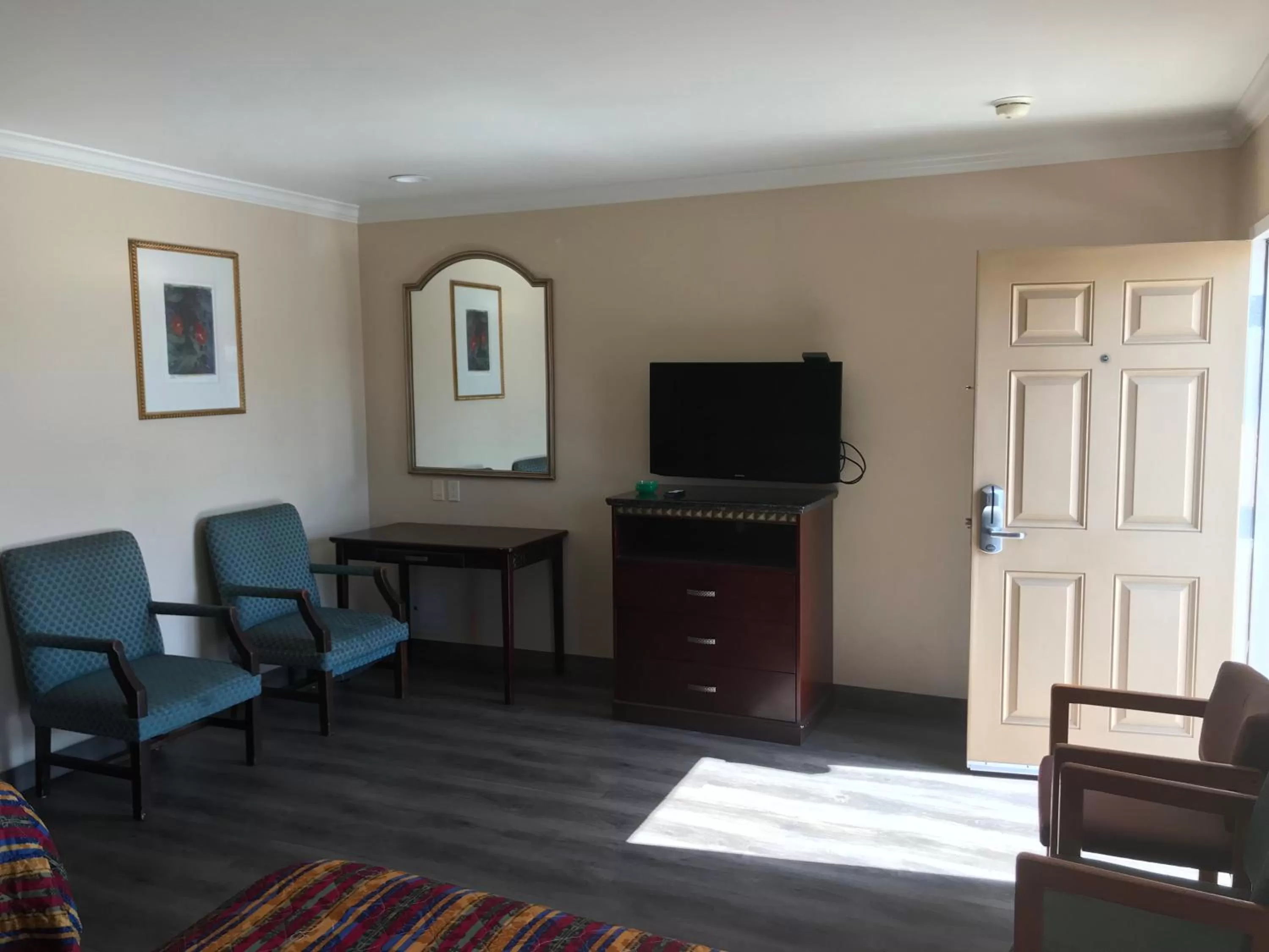 TV/Entertainment Center in Hyland Motel