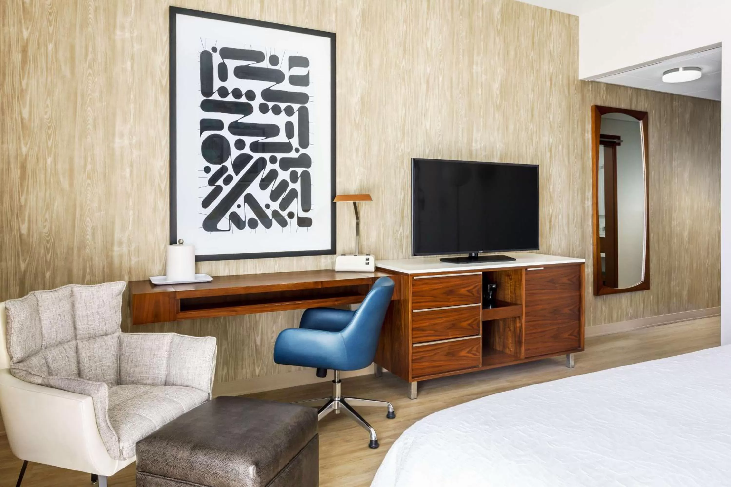 Bed in Hampton Inn & Suites Santa Monica