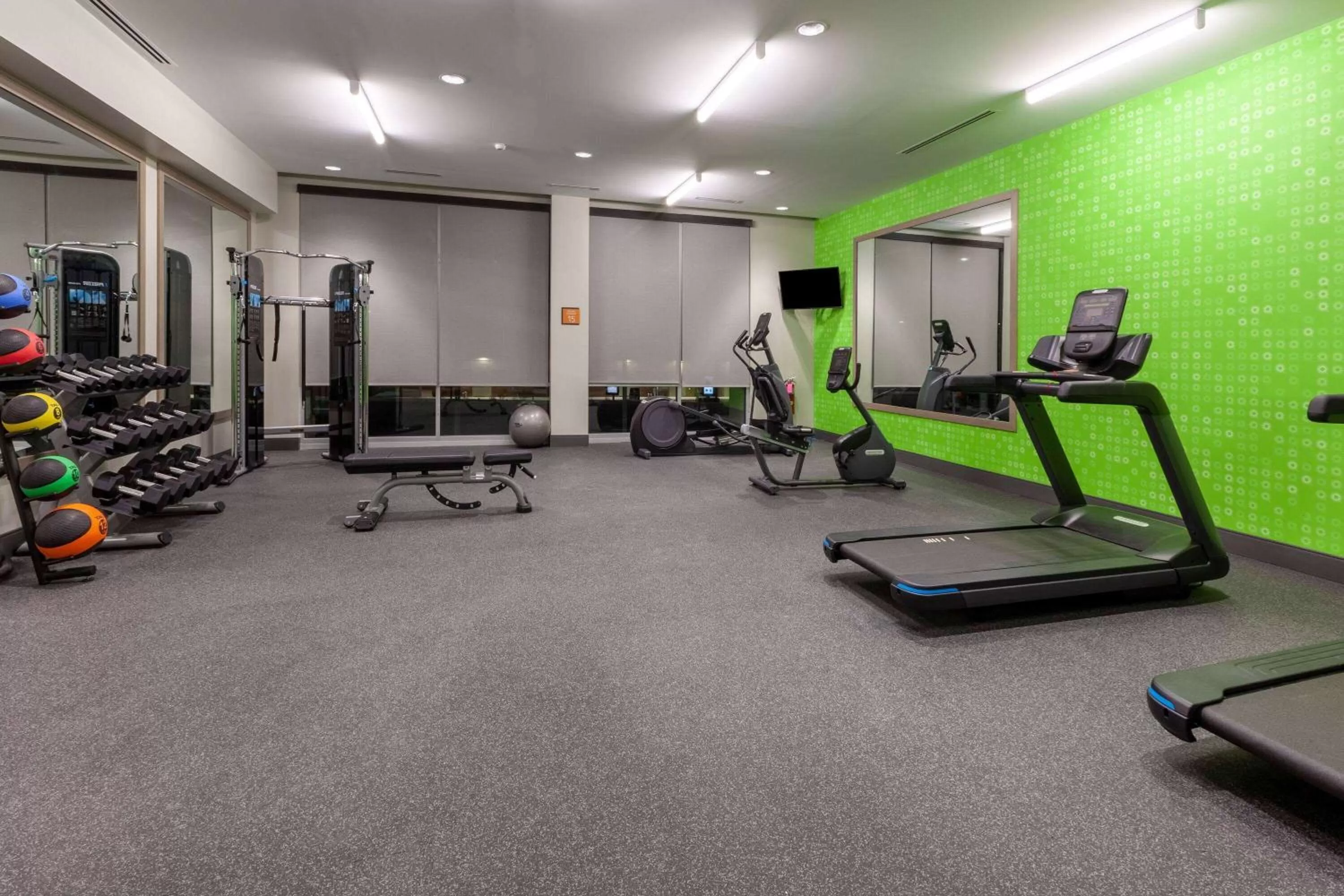 Fitness centre/facilities in La Quinta Inn & Suites by Wyndham Middletown-Goshen