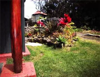 Facade/entrance, Garden in Aloha Crater Lodge
