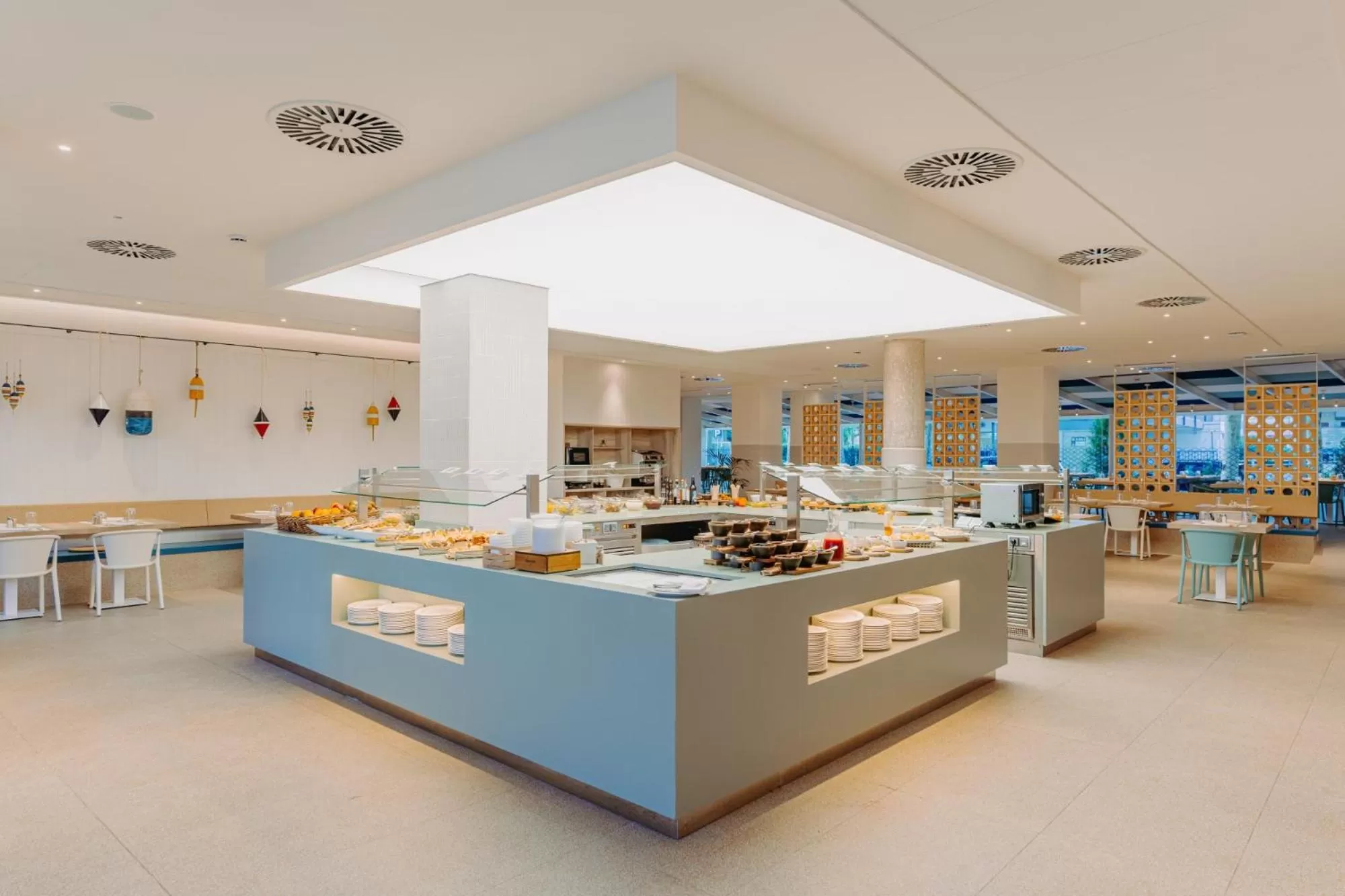 Restaurant/places to eat in Blaumar Hotel