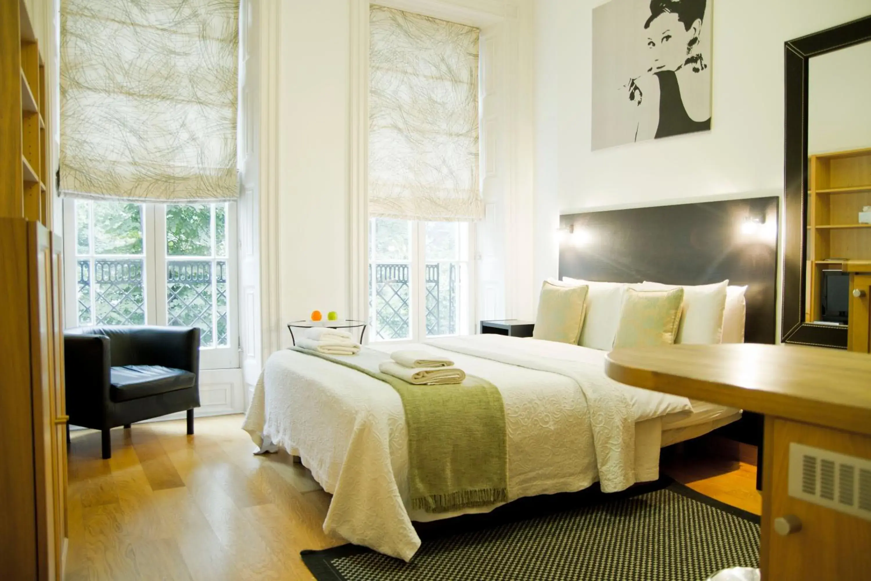 Large Studio with Balcony in Studios2Let Large Studio with Balcony in Studios2Let