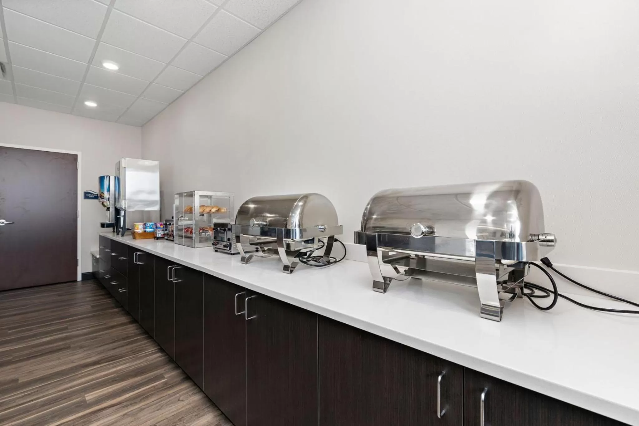 Breakfast in Holiday Inn Express Kansas City North Parkville by IHG