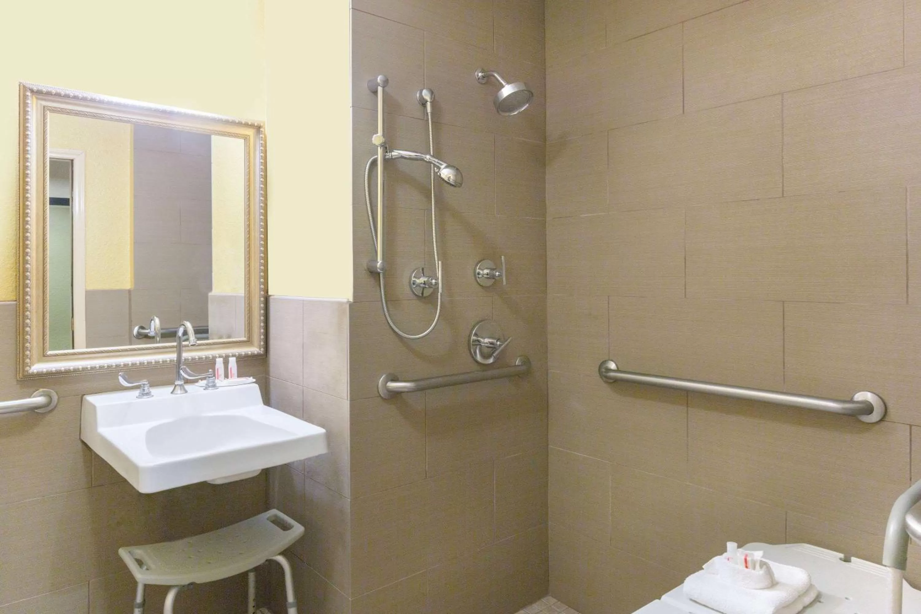 Bathroom in Super 8 by Wyndham Richmond