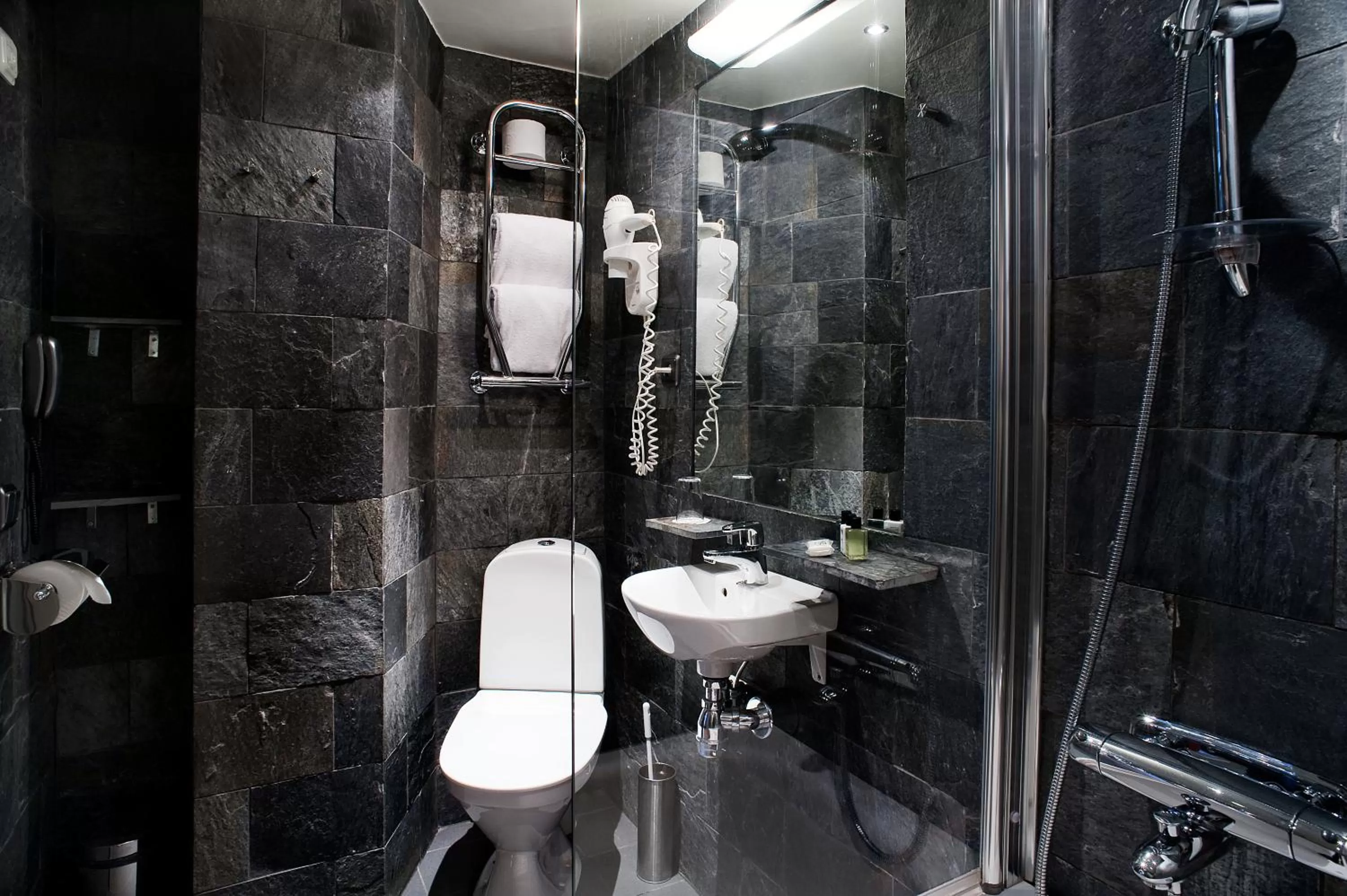 Shower in Hotel Hellsten