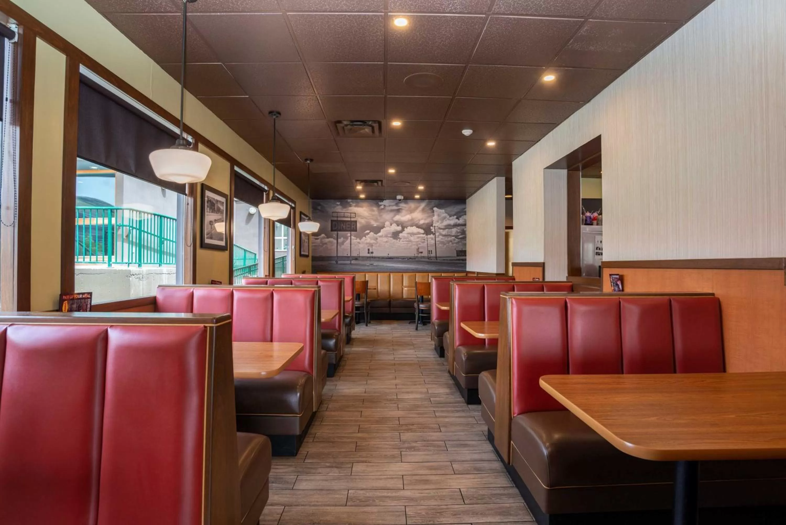 Restaurant/places to eat in Sandman Hotel Vernon