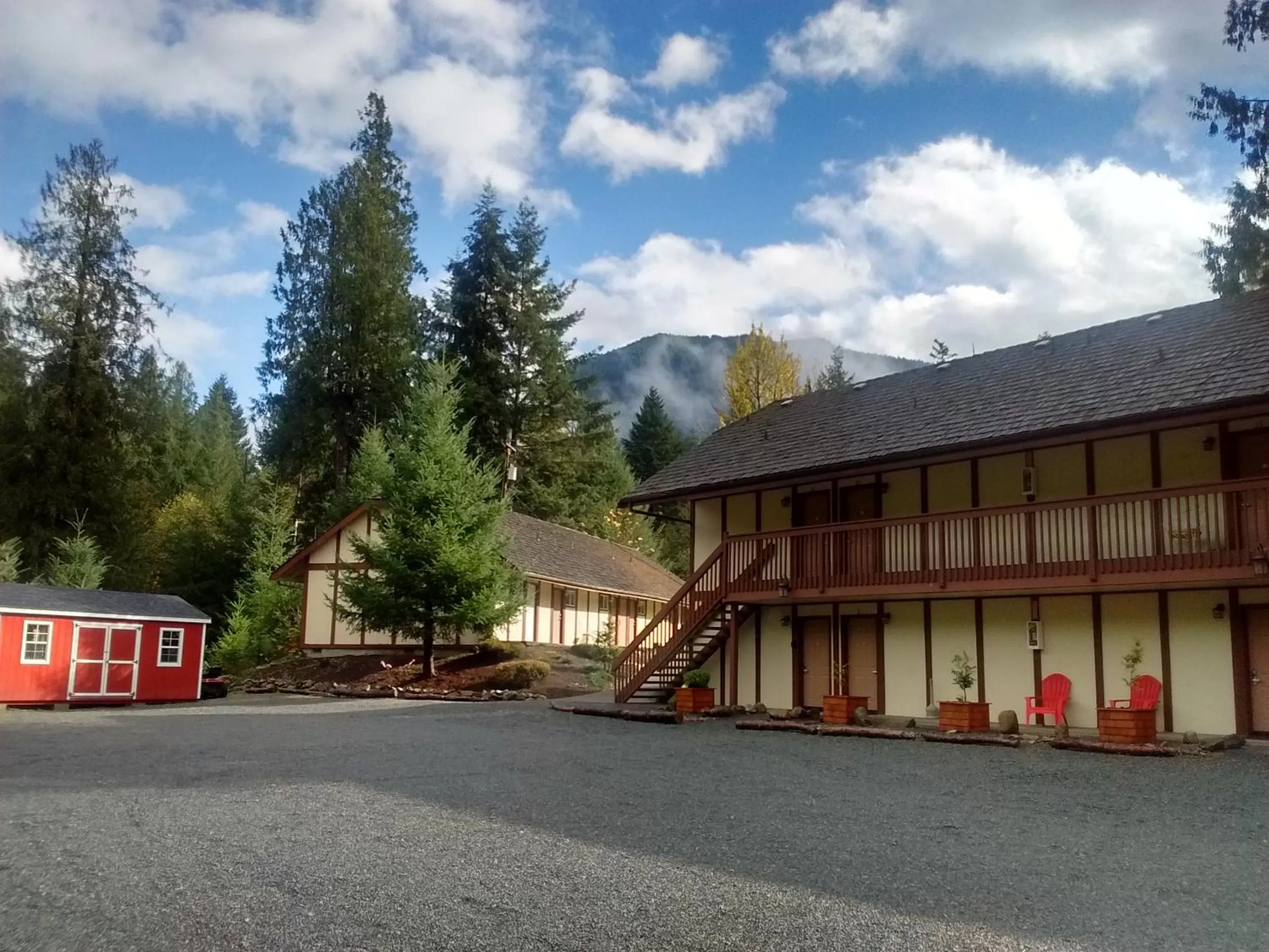 Property Building in Packwood Lodge & Cabins
