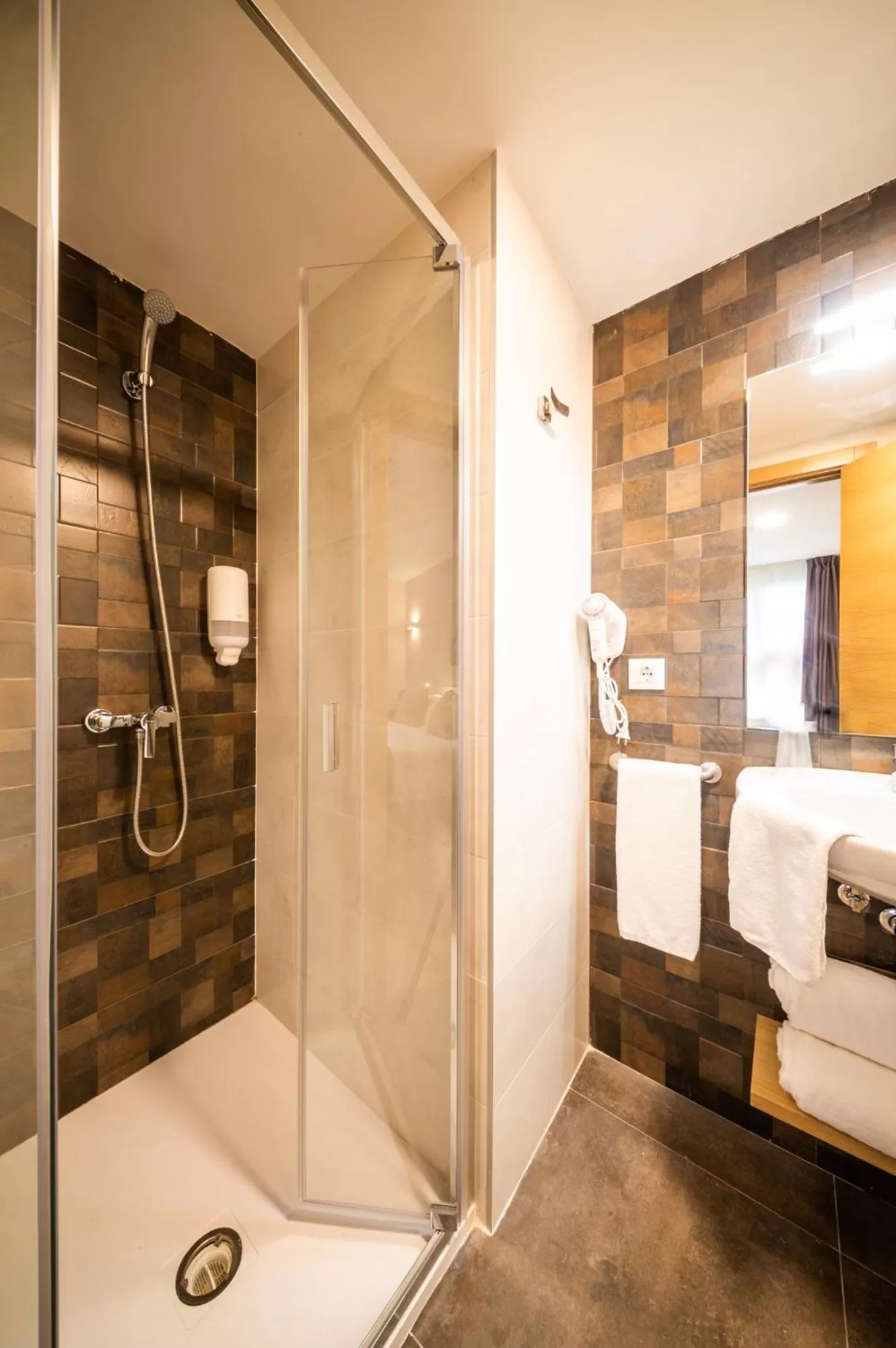 Shower in Hotel Vas Vitoria AutoCheckIn