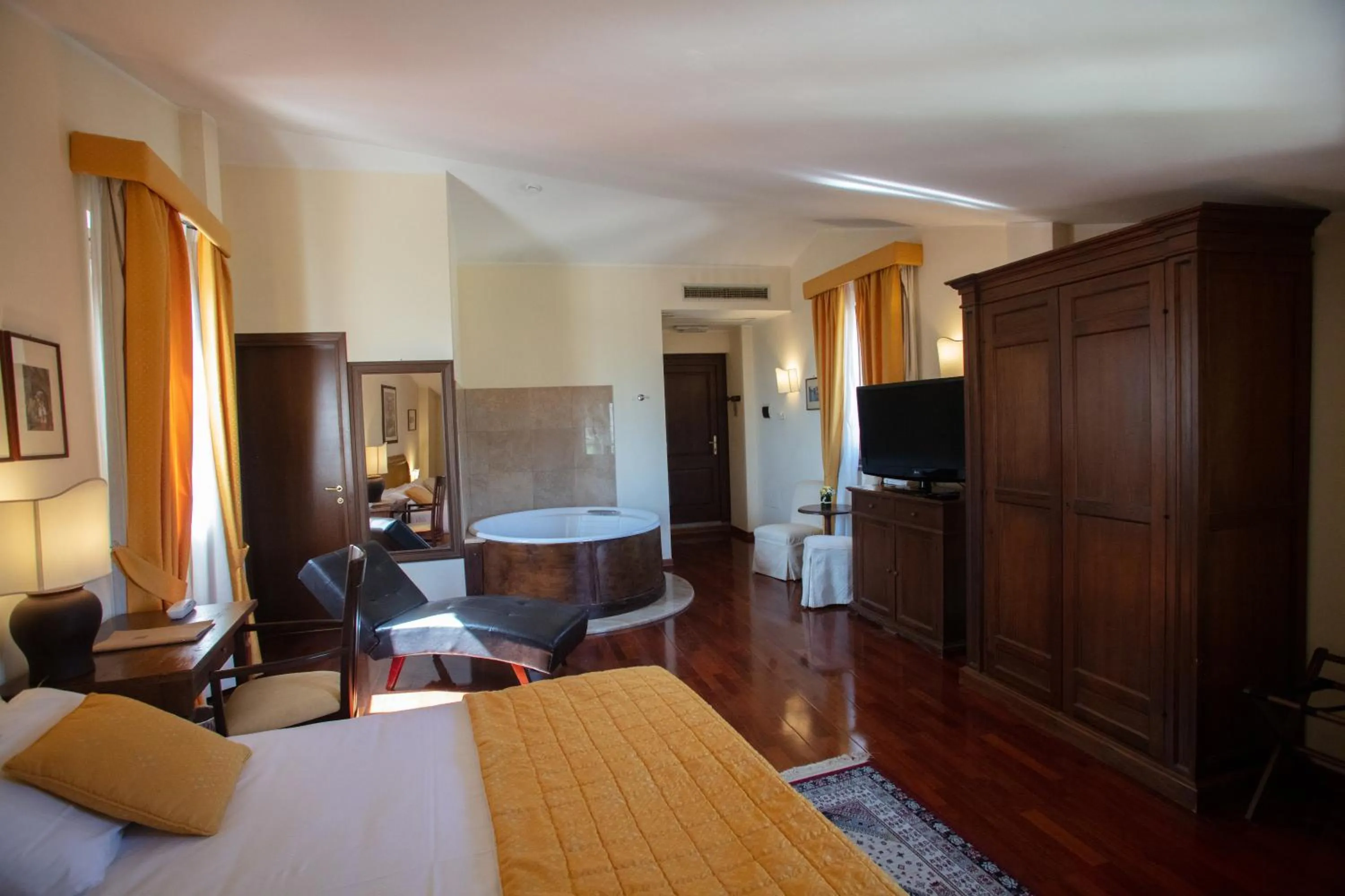 Photo of the whole room, Bed in La Bastiglia