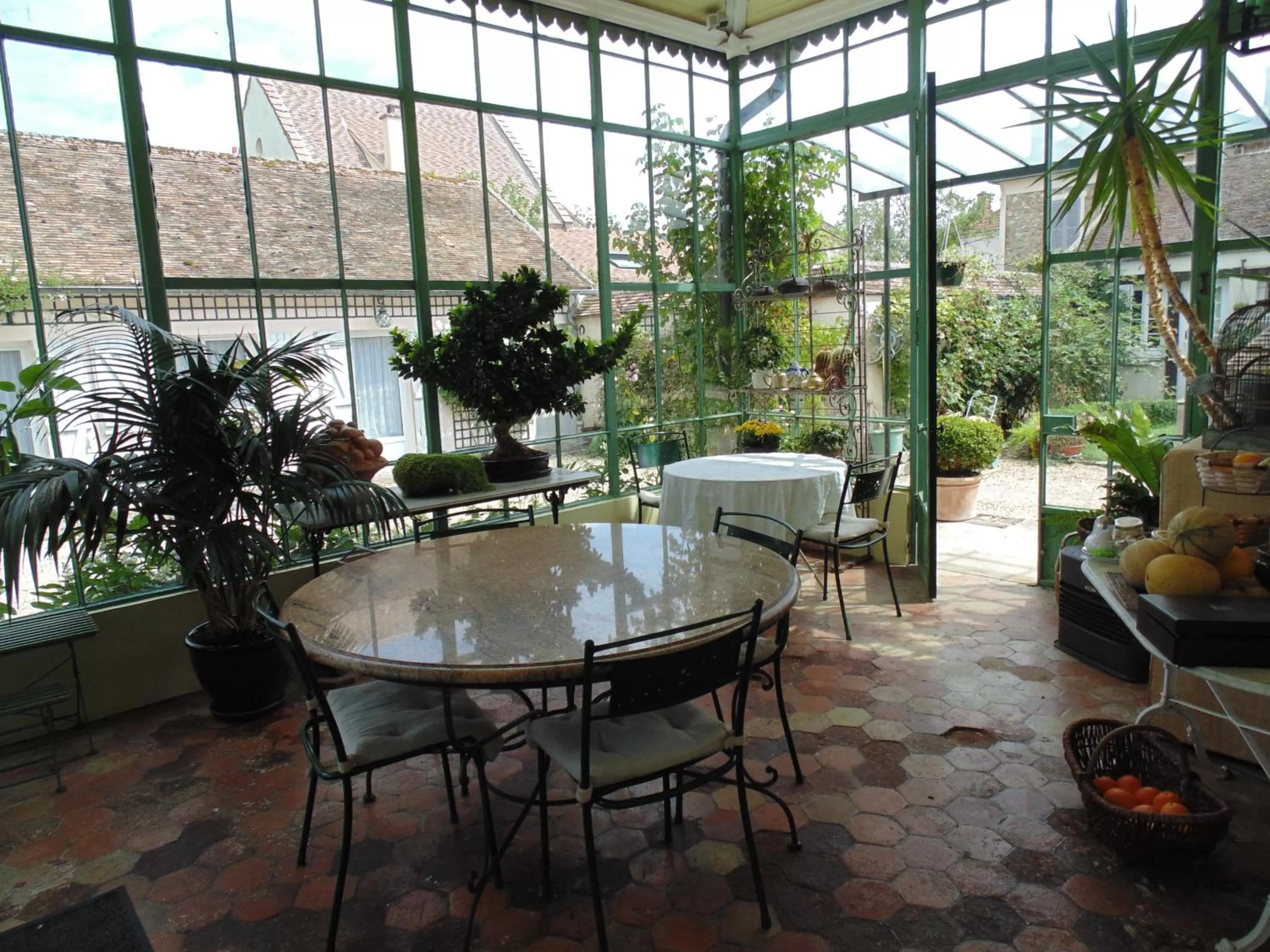 Restaurant/places to eat in Clos Saint Nicolas