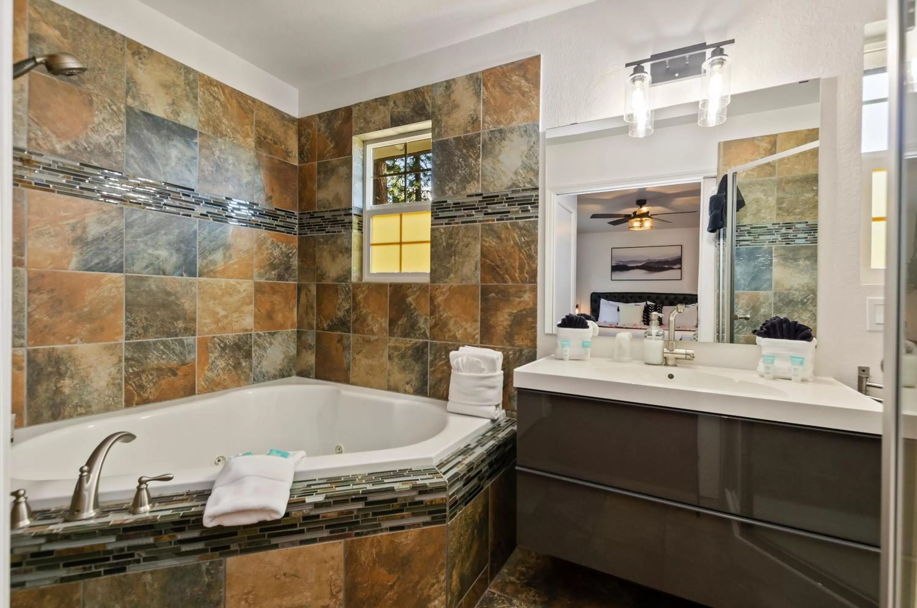 Bath in The Jeffrey Hotel