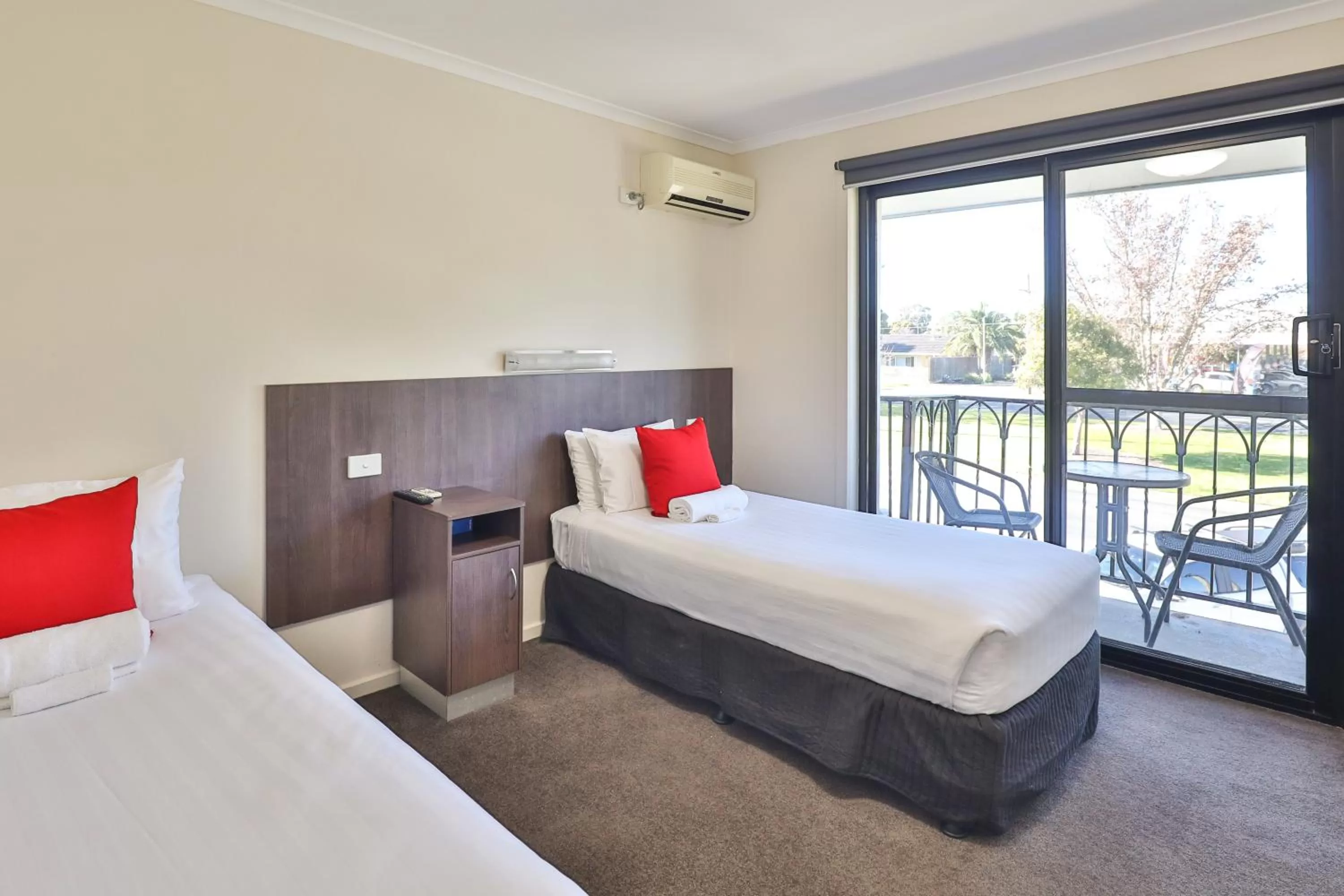 Photo of the whole room, Bed in Boulevard Motor Inn Mildura