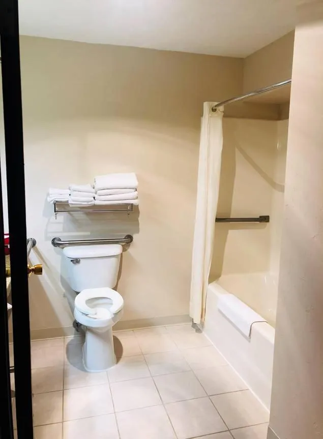 Bathroom in Boarders Inn & Suites by Cobblestone Hotels - Munising