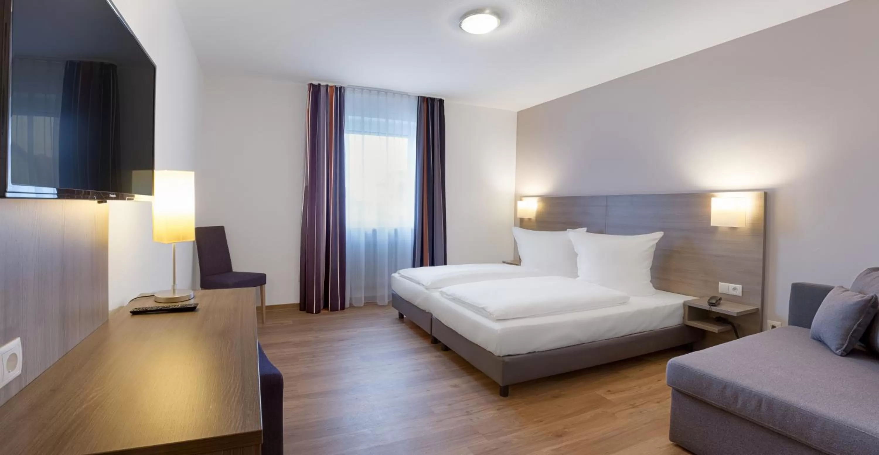 Photo of the whole room, Bed in Bamberg Inn