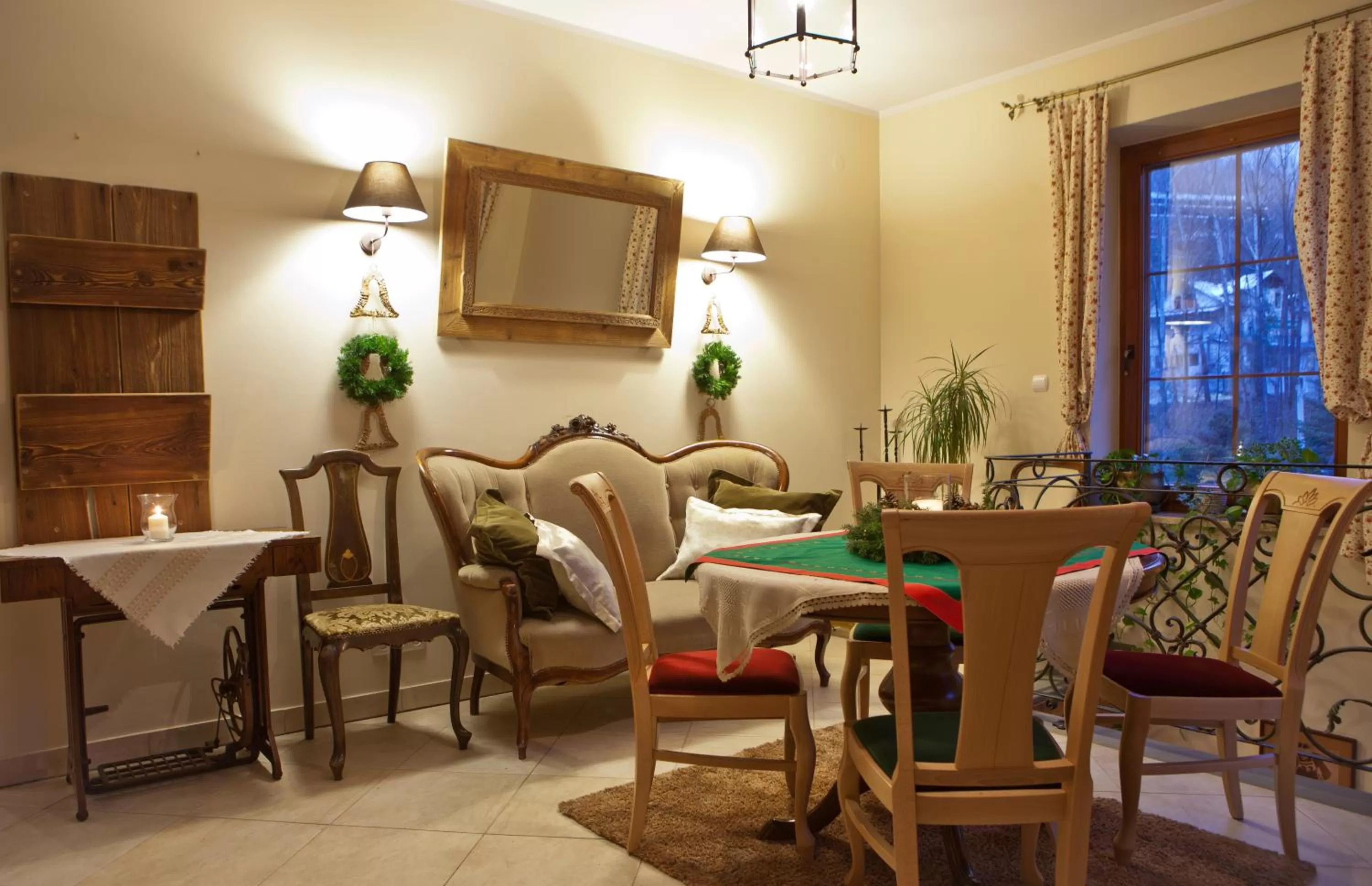 Communal lounge/ TV room in Willa Pokusa