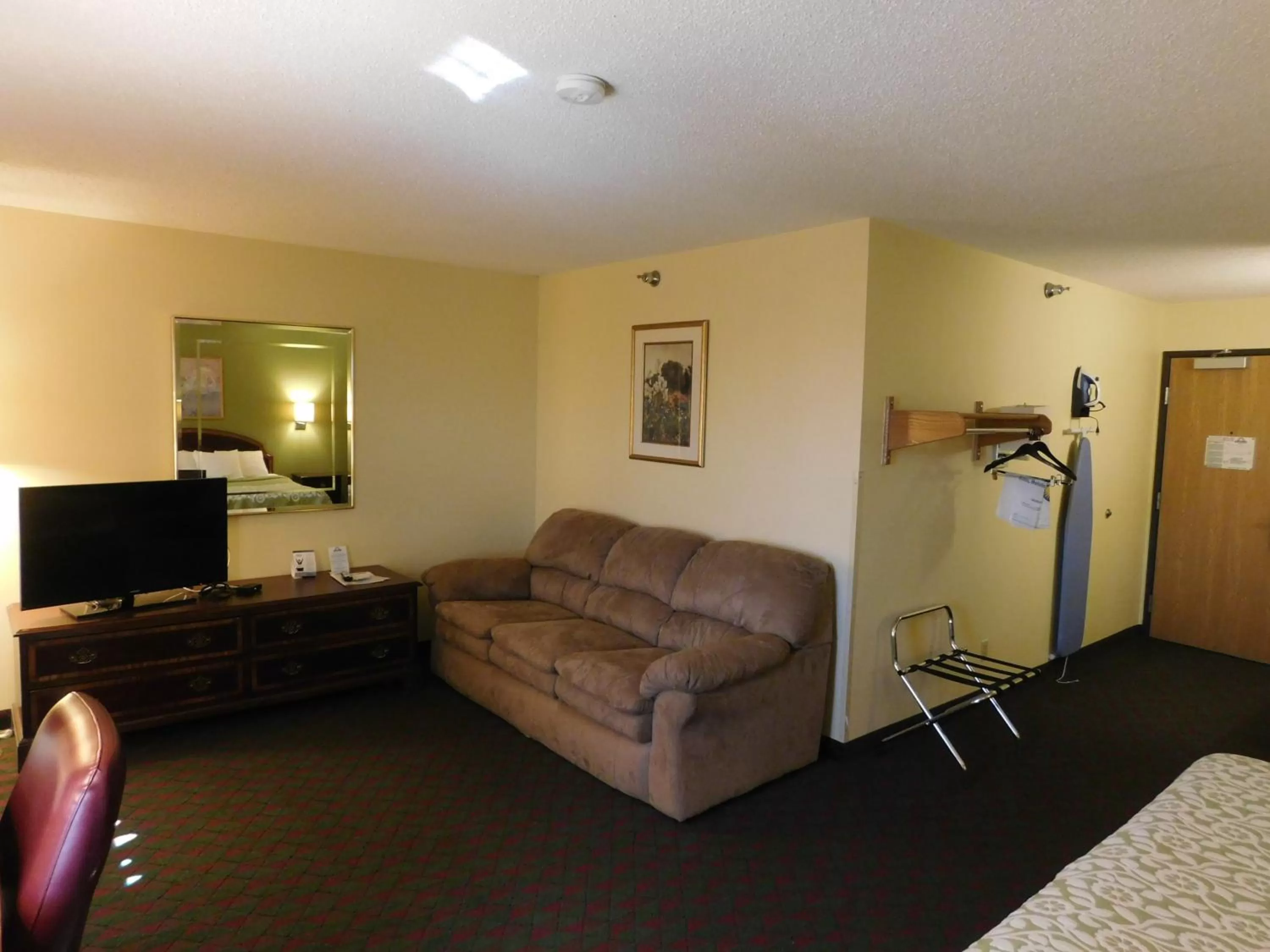 Living room in Days Inn by Wyndham Lexington NE